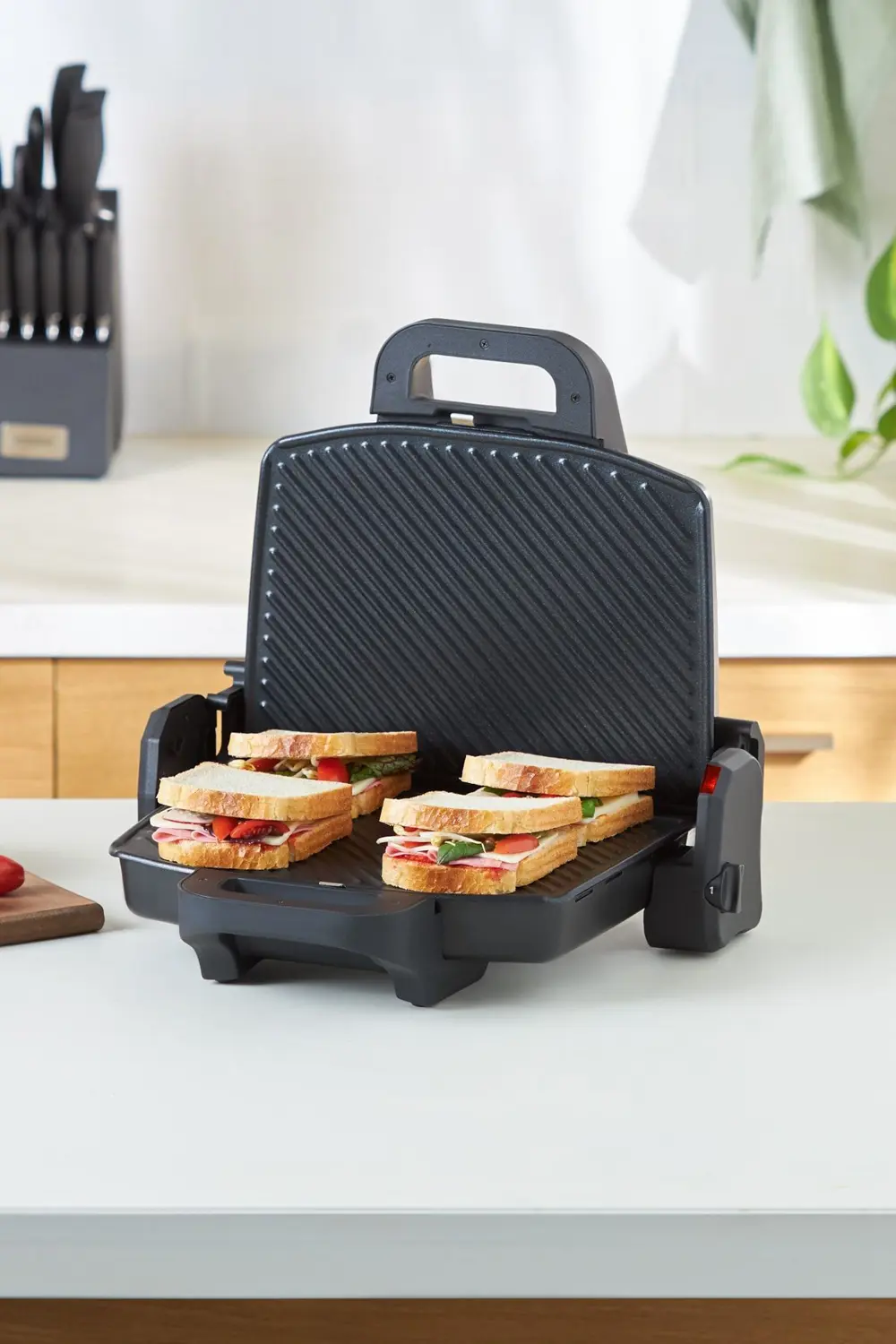 Future Essential Tost Makinesi Matte Black 1800 W 4 Dilim Kapasit