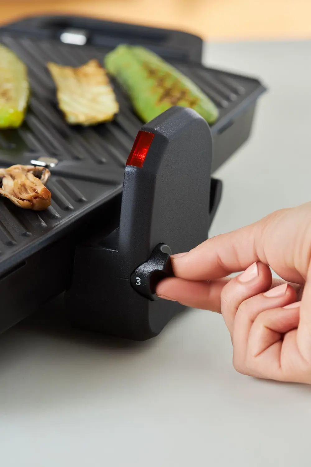 Future Essential Tost Makinesi Matte Black 1800 W 4 Dilim Kapasit