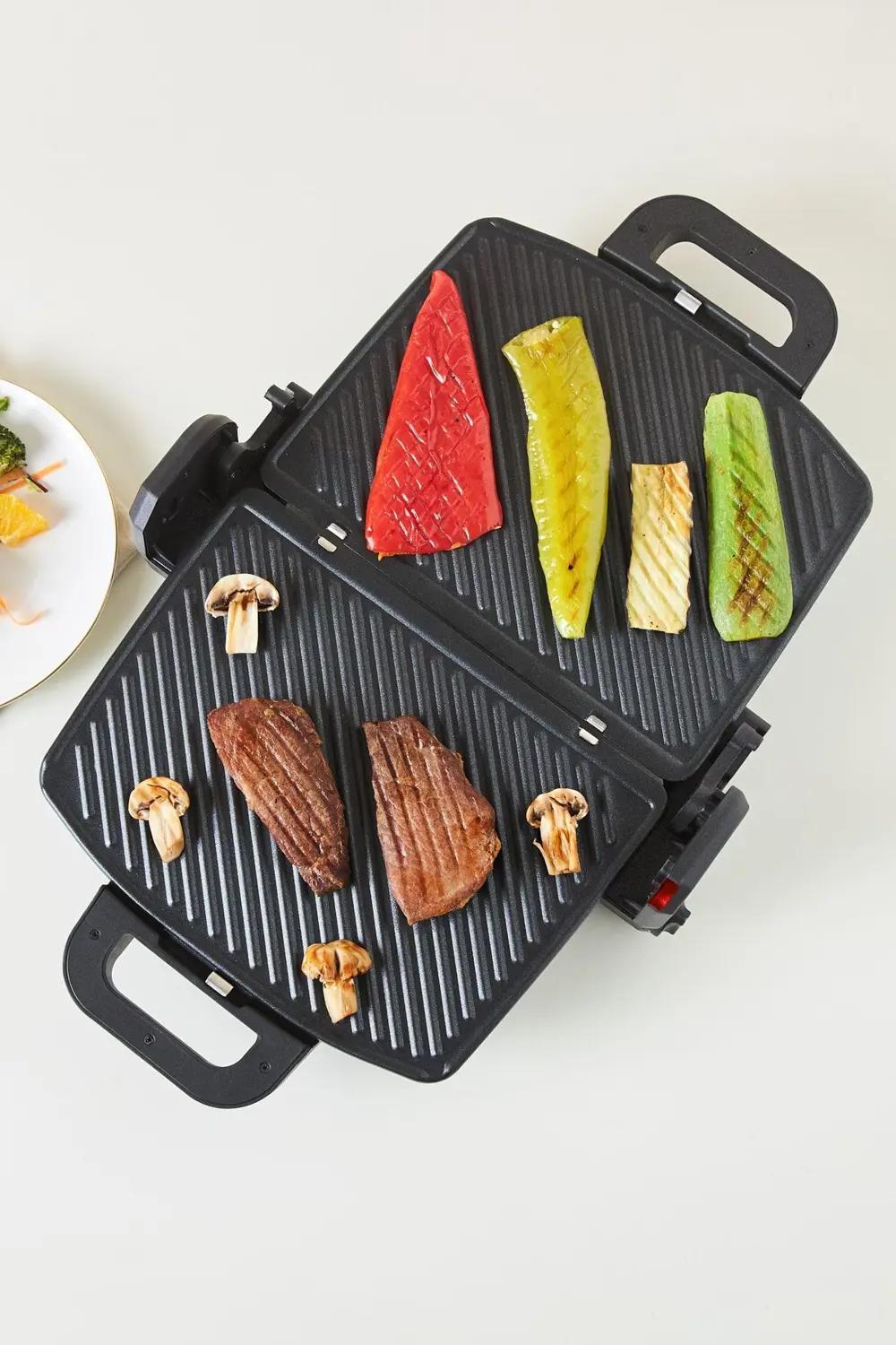 Future Essential Tost Makinesi Matte Black 1800 W 4 Dilim Kapasit