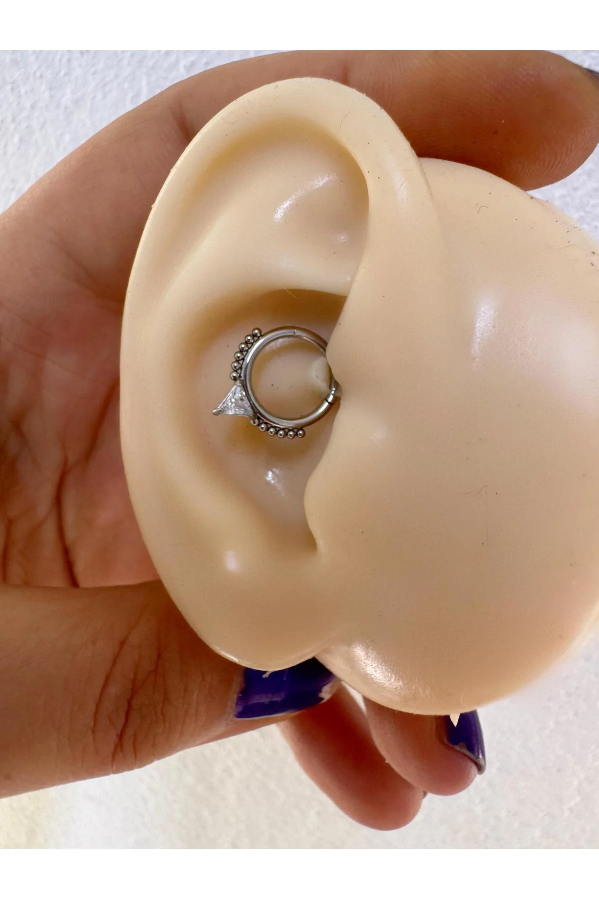 g23 Titanium (titanyum) zirkon taşlı 1 adet daith septum uyumlu halka piercing g23 Titanium (titanyum) zirkon taşlı 1 adet daith septum uyumlu halka piercing