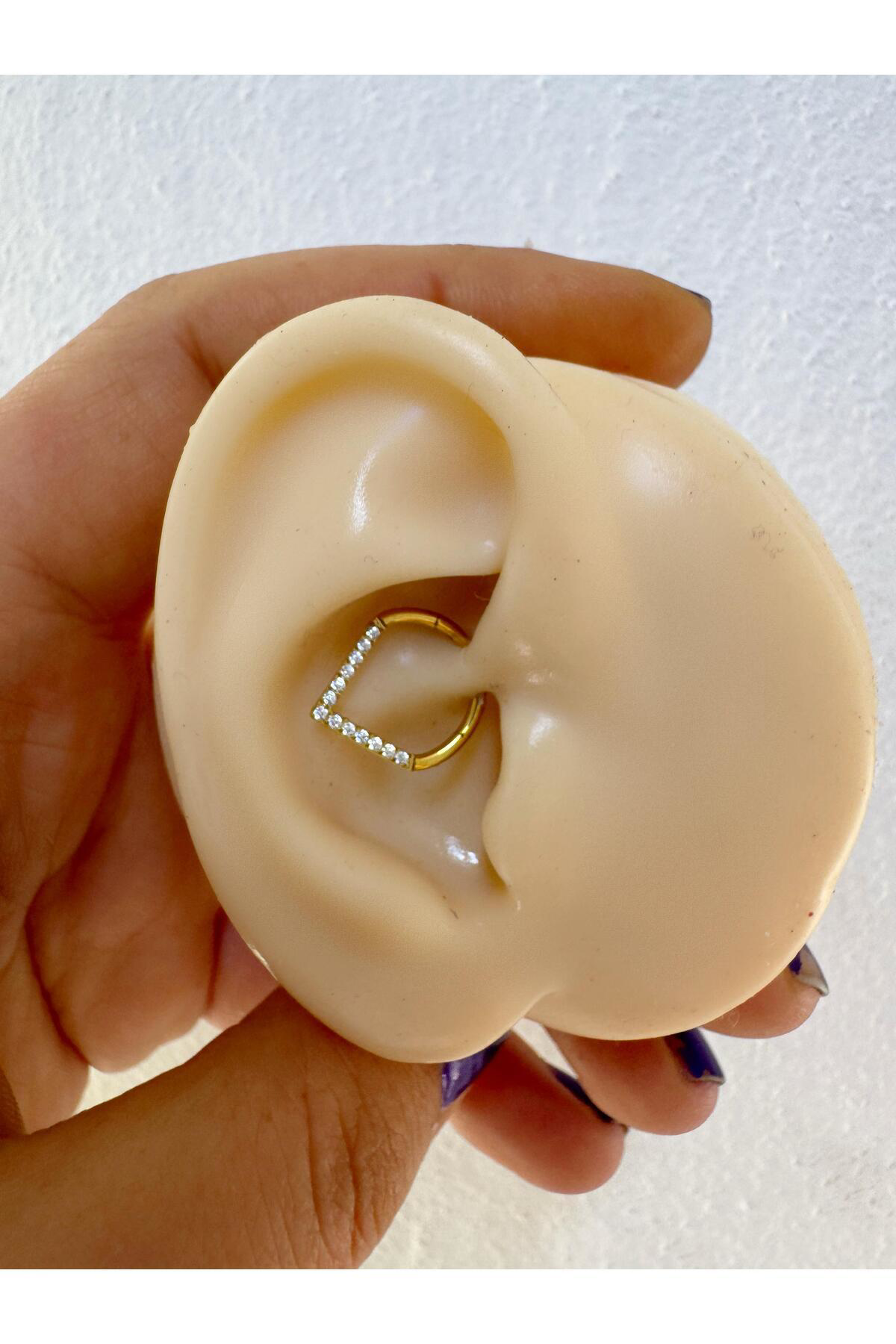 g23 titanium ( titanyum) zirkon taşlı üçgen model septum daith 1 