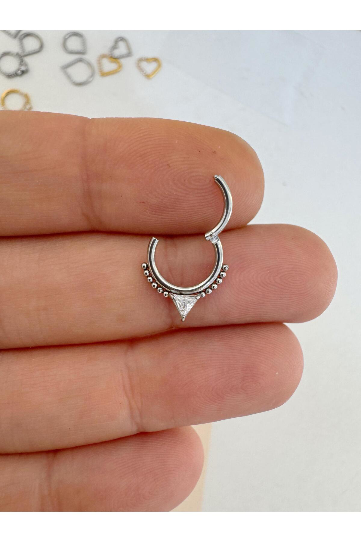 g23 Titanium (titanyum) zirkon taşlı 1 adet daith septum uyumlu halka piercing g23 Titanium (titanyum) zirkon taşlı 1 adet daith septum uyumlu halka piercing