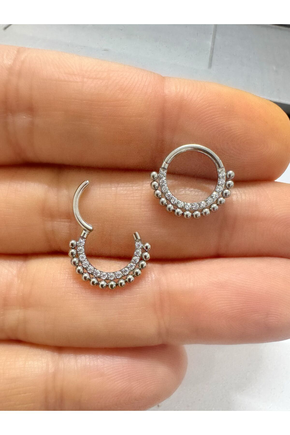 G23 TİTANİUM (TİTANYUM) ZİRKON TAŞLI 1 ADET DAİTH SEPTUM UYUMLU PİERCİNG