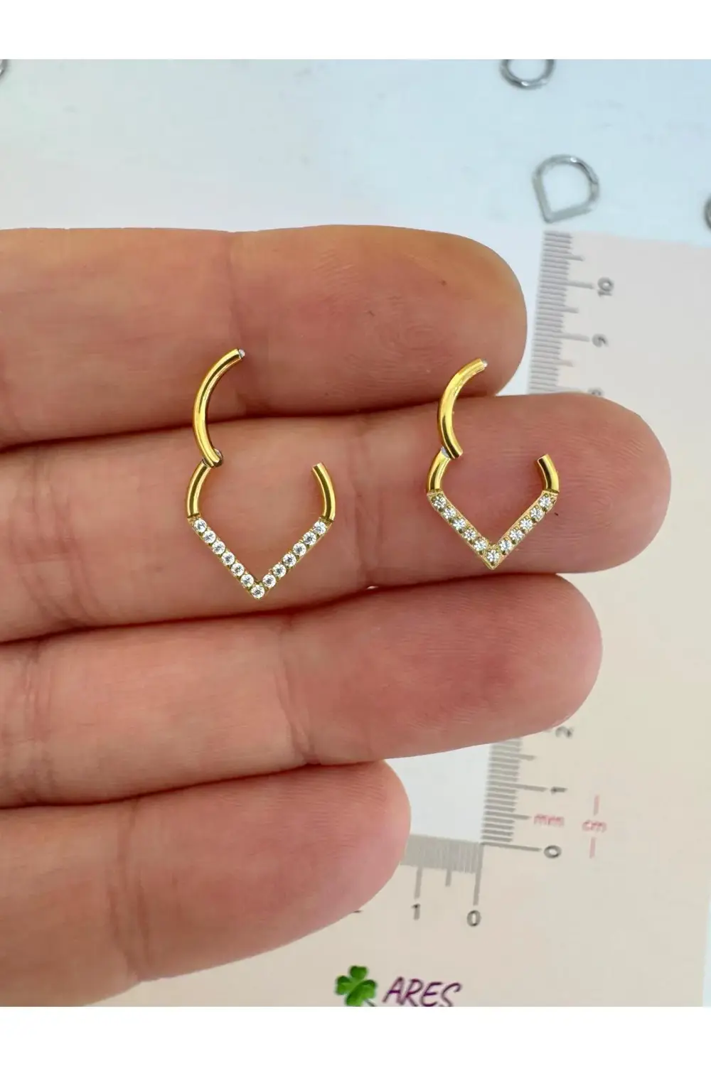 g23 titanium ( titanyum) zirkon taşlı üçgen model septum daith 1