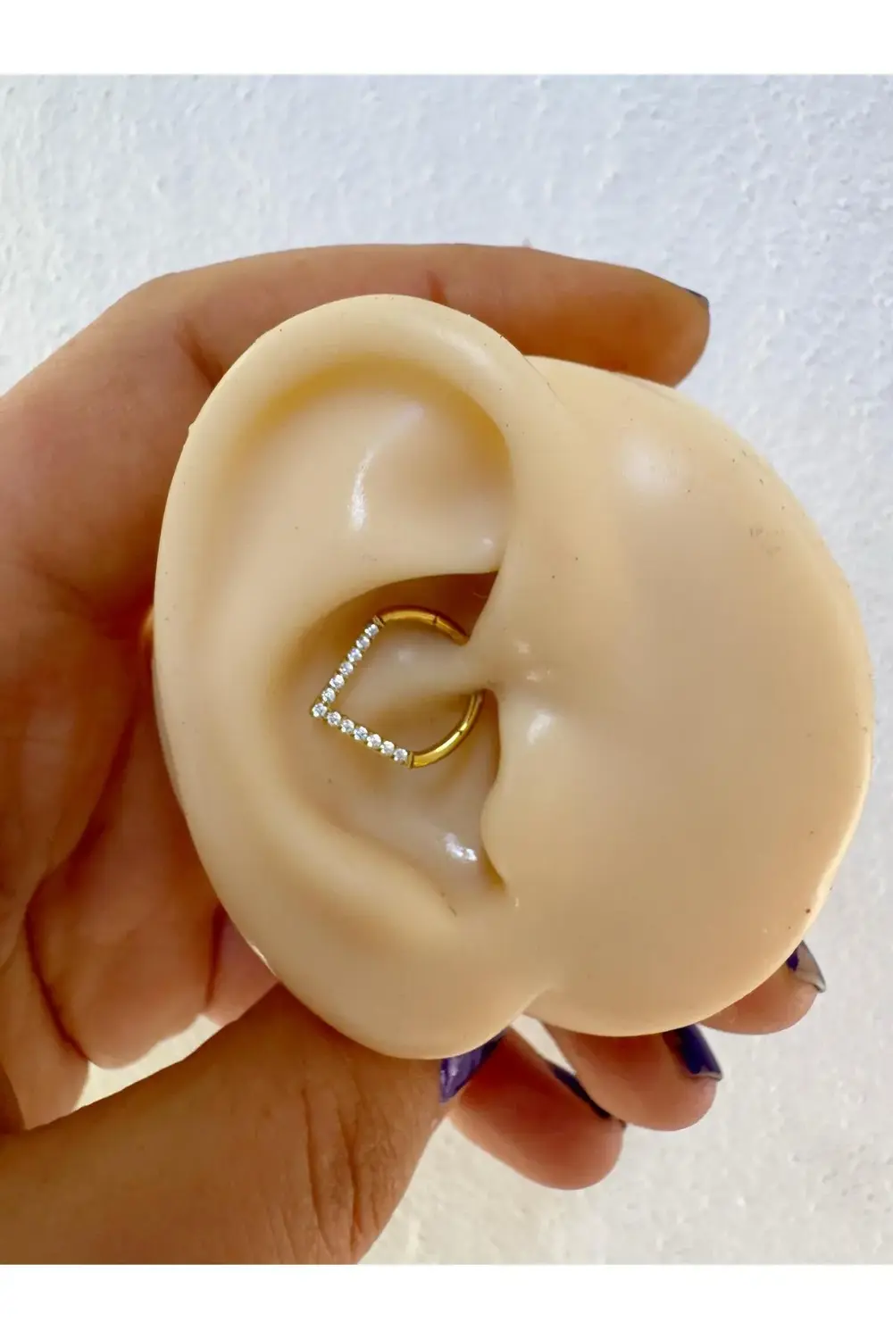 g23 titanium ( titanyum) zirkon taşlı üçgen model septum daith 1