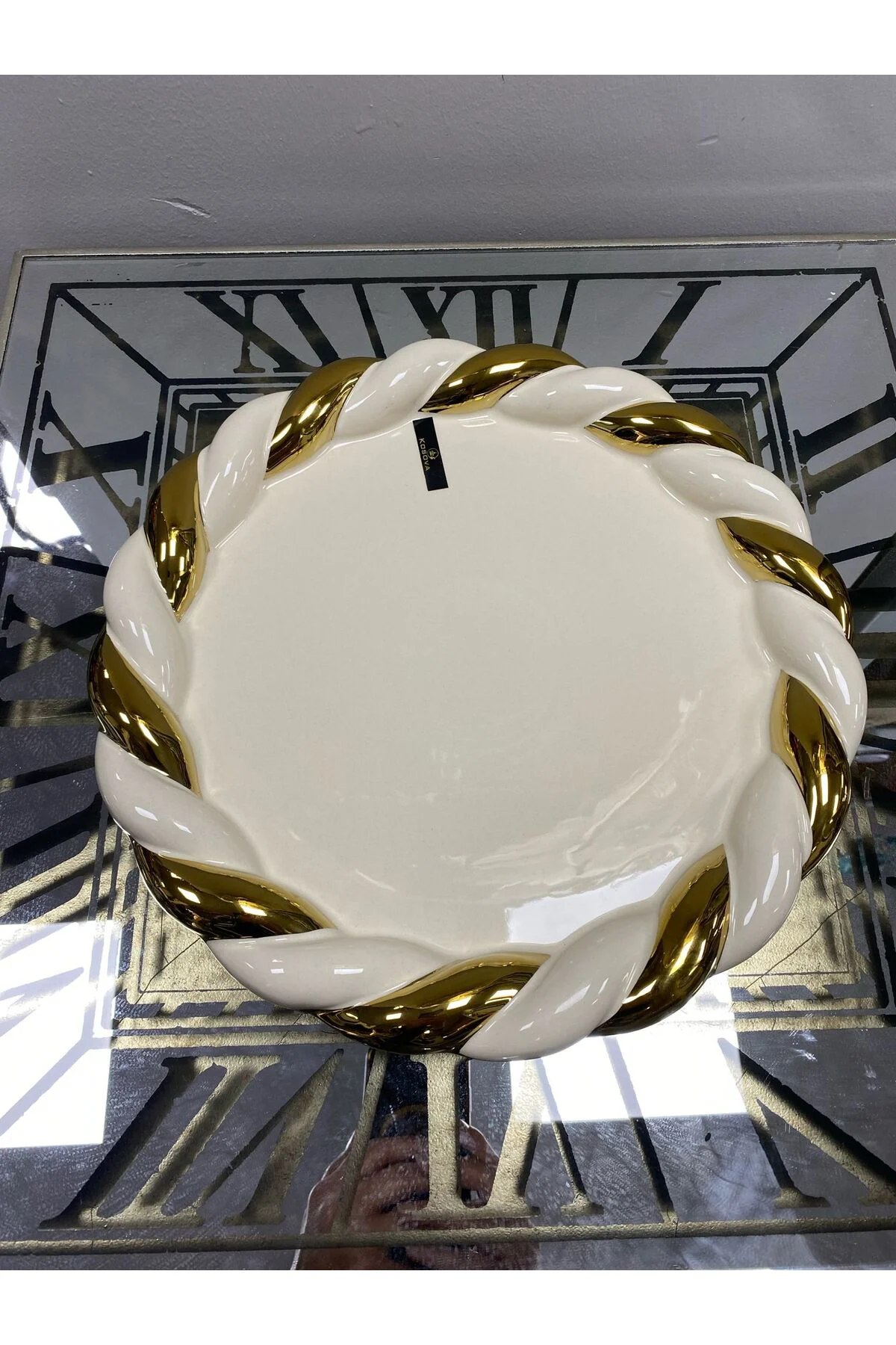 Gebo Gold Detaylı Yuvarlak Sunum Tabağı 34*34*3,5