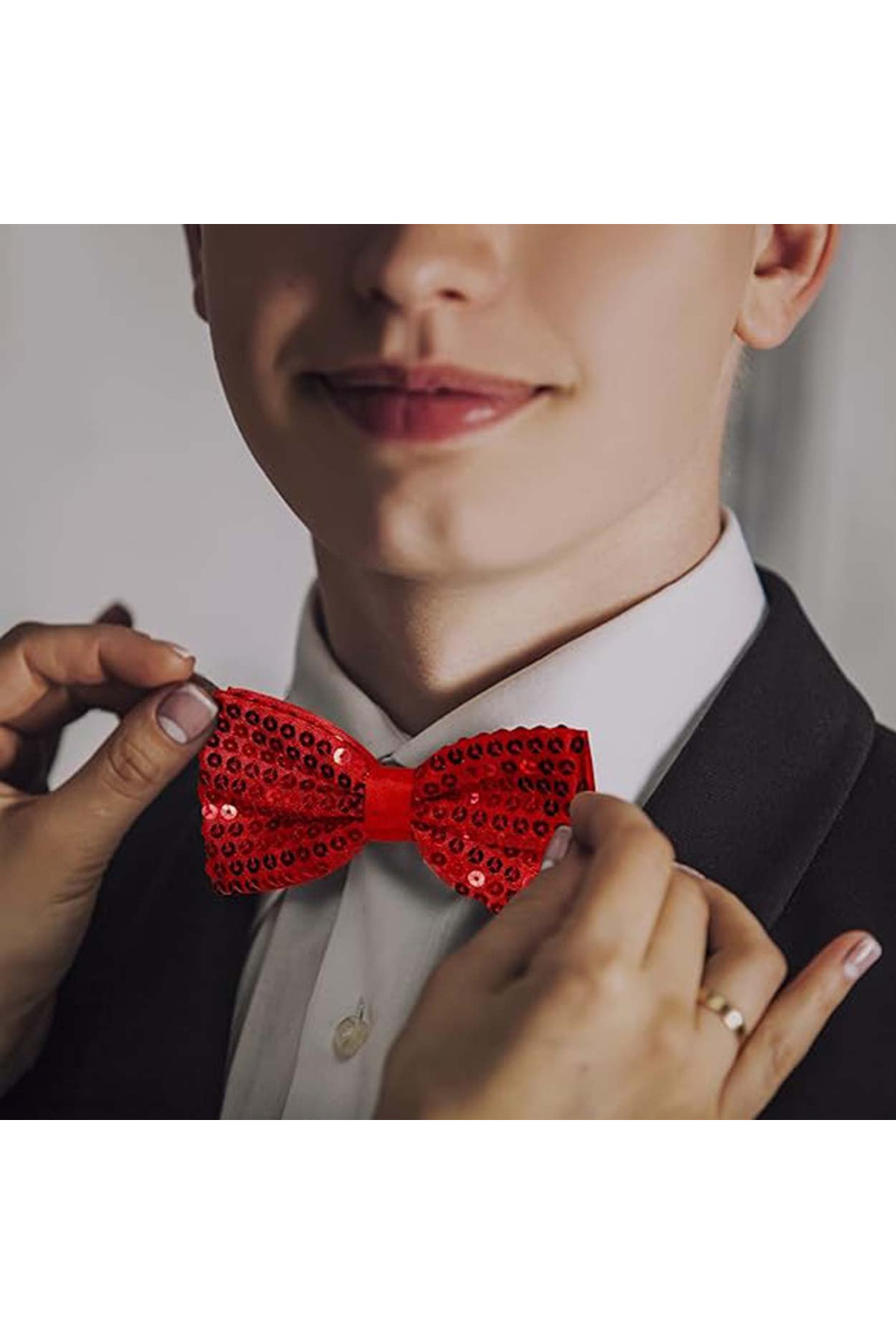 Ok Aksesuar Gece İşıltısı Kırmızı Payetli Pullu Papyon 7X2 Cm (5060) Ok Aksesuar Gece İşıltısı Kırmızı Payetli Pullu Papyon 7X2 Cm (5060)