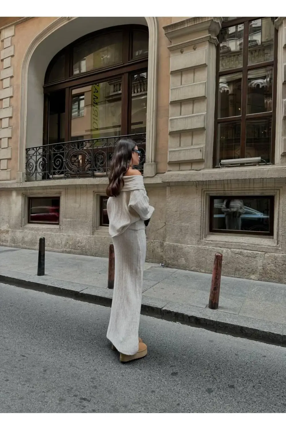 GENİŞ STRAPLEZ YAKA ETEKLİ KADIN TRİKO TAKIM