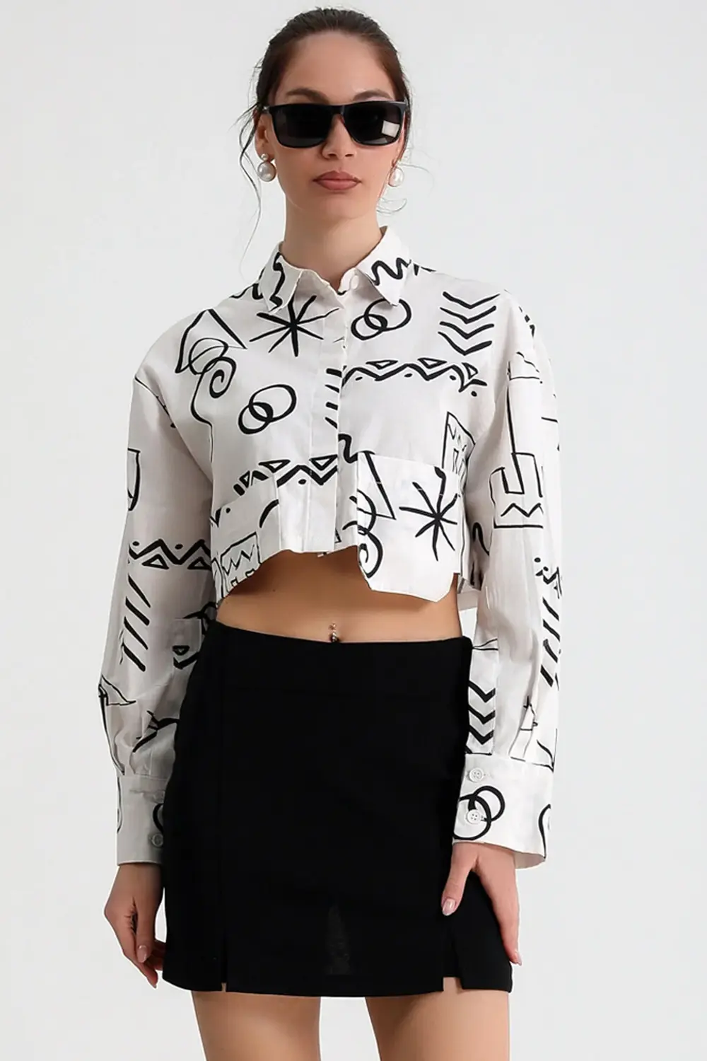 Geometrik Baskılı Cep Detaylı Asimetrik Gömlek Çift Yırtmaçlı Min