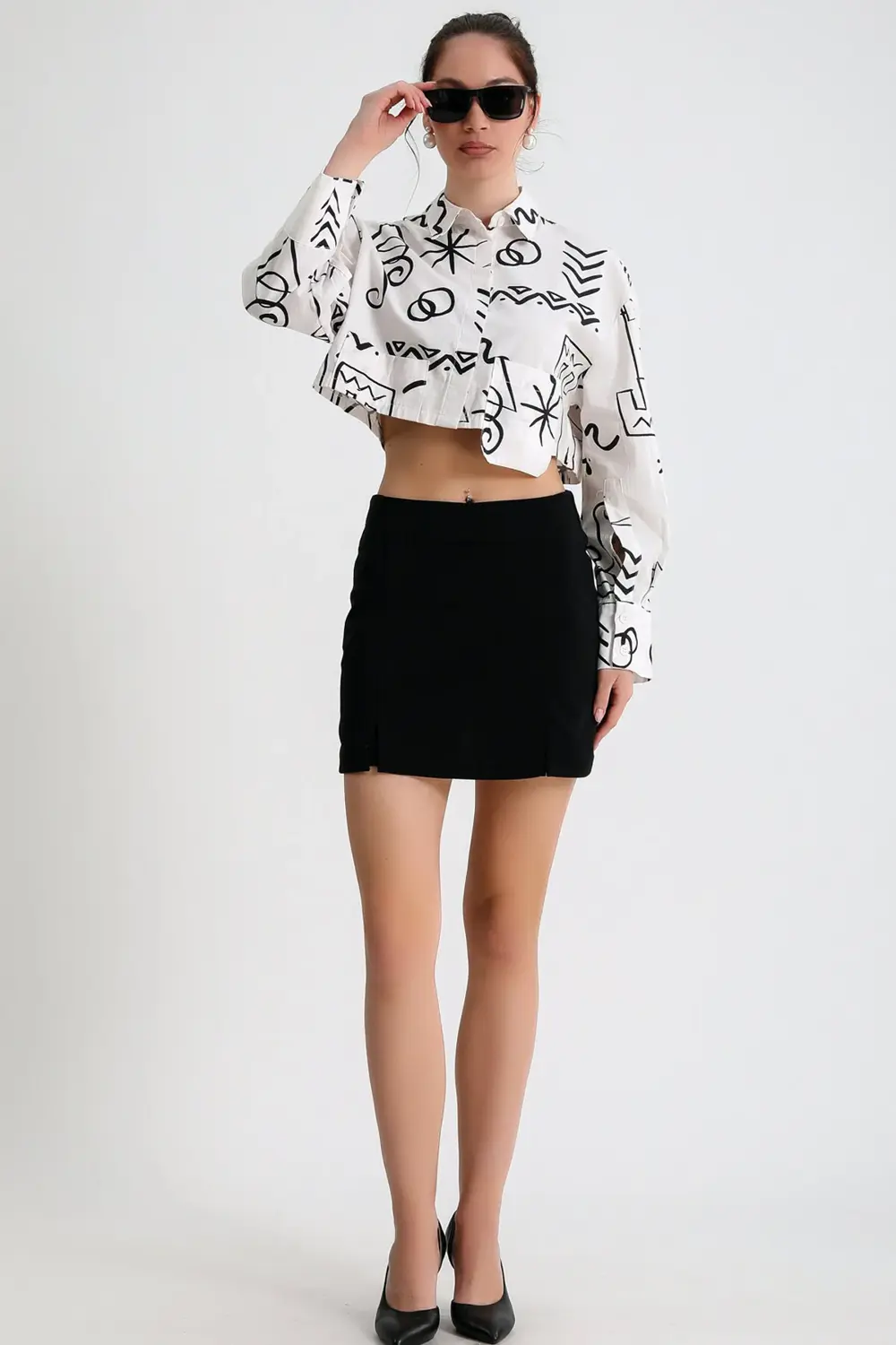 Geometrik Baskılı Cep Detaylı Asimetrik Gömlek Çift Yırtmaçlı Min