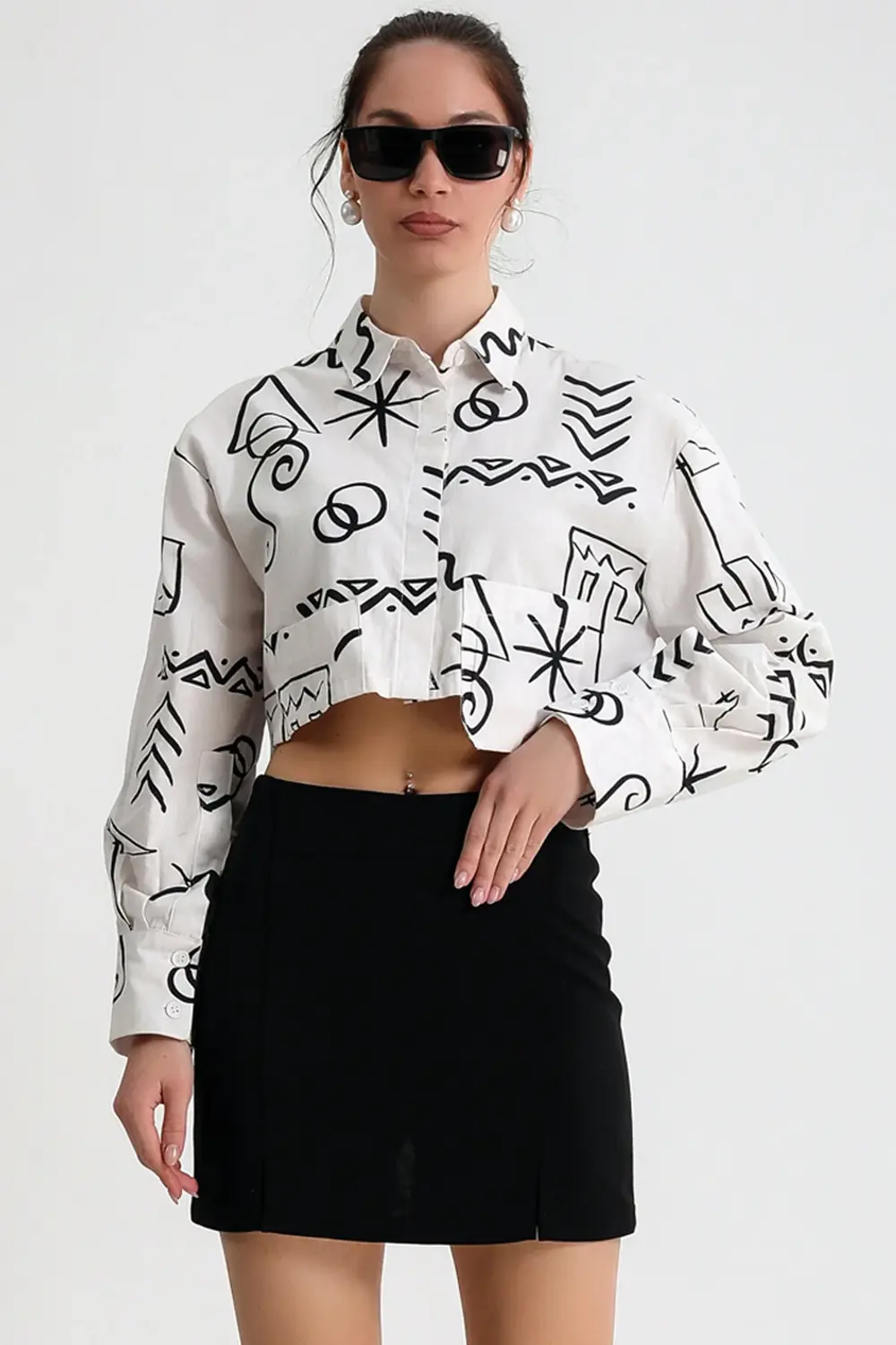 Geometrik Baskılı Cep Detaylı Asimetrik Gömlek Çift Yırtmaçlı Min