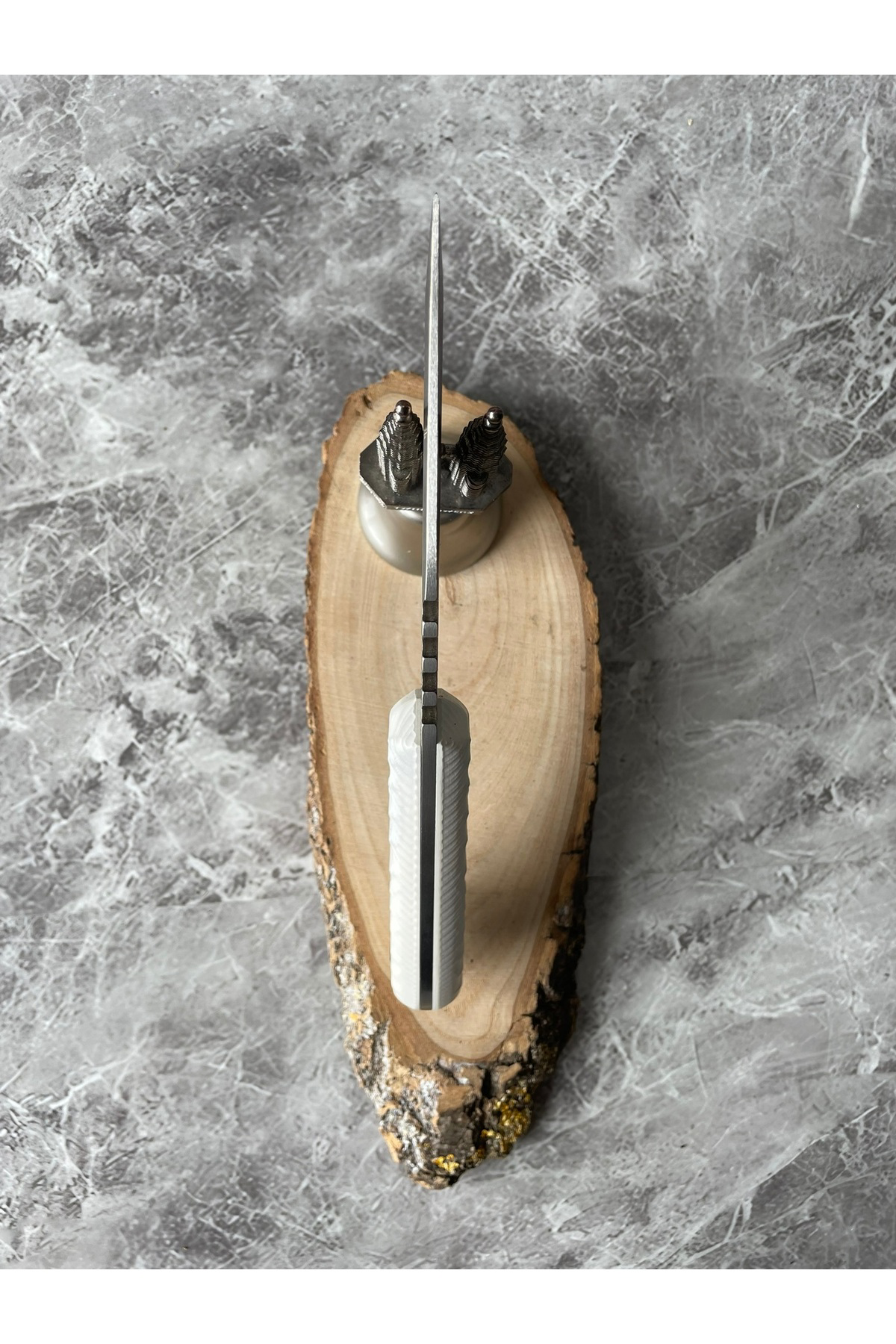 Geyik Desenli El Yapımı Beyaz Kabzeli Kılıflı Kamp ve Av Bıçağı –