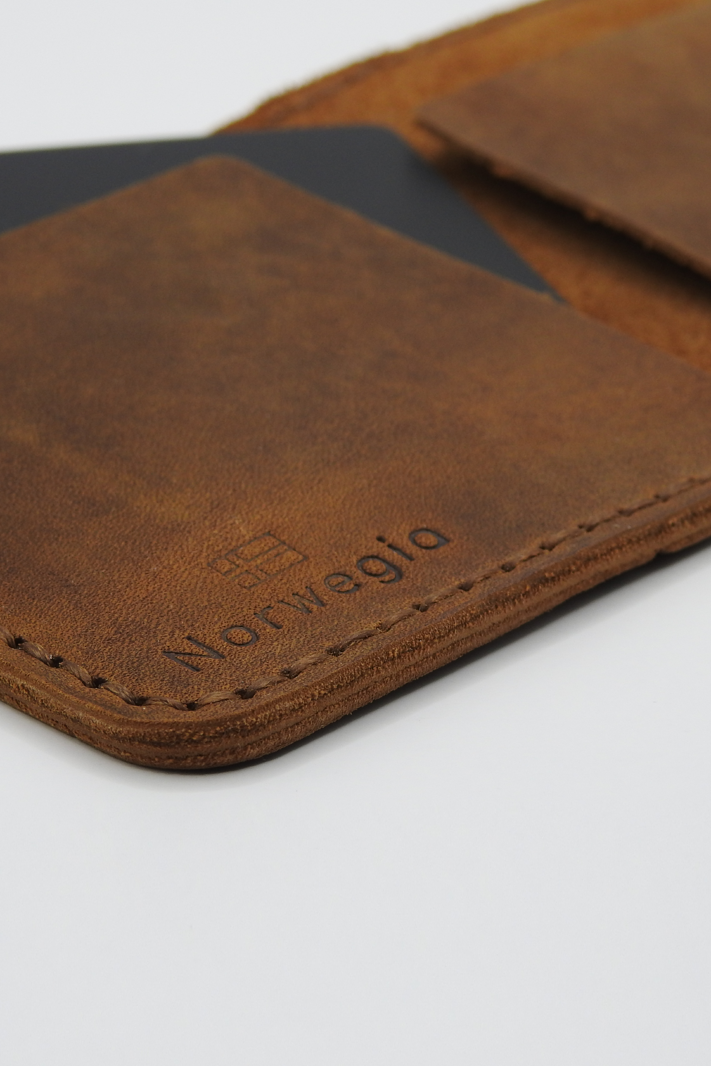 Norwegia Gløden - El Yapımı %100 Hakiki Deri Erkek Cüzdan - Tarçın (El Dikişi)