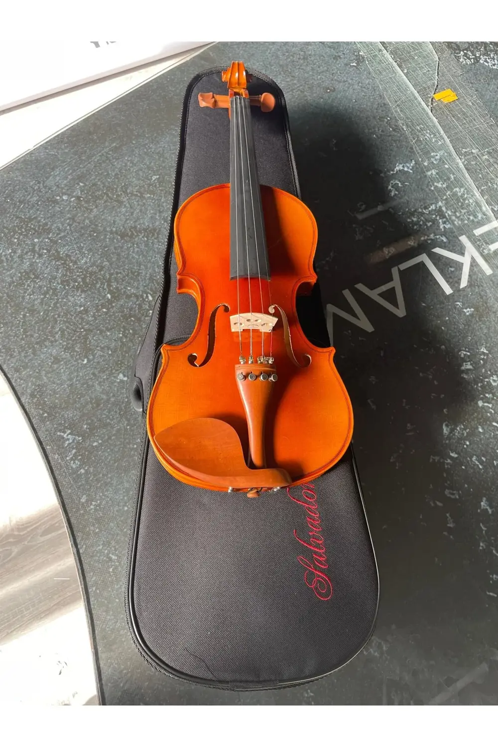 Salvador Glp68 Profesyonel 4/4 Kare Kutu Abanoz Klavye Parlak Cila Keman Salvador Glp68 Profesyonel 4/4 Kare Kutu Abanoz Klavye Parlak Cila Keman