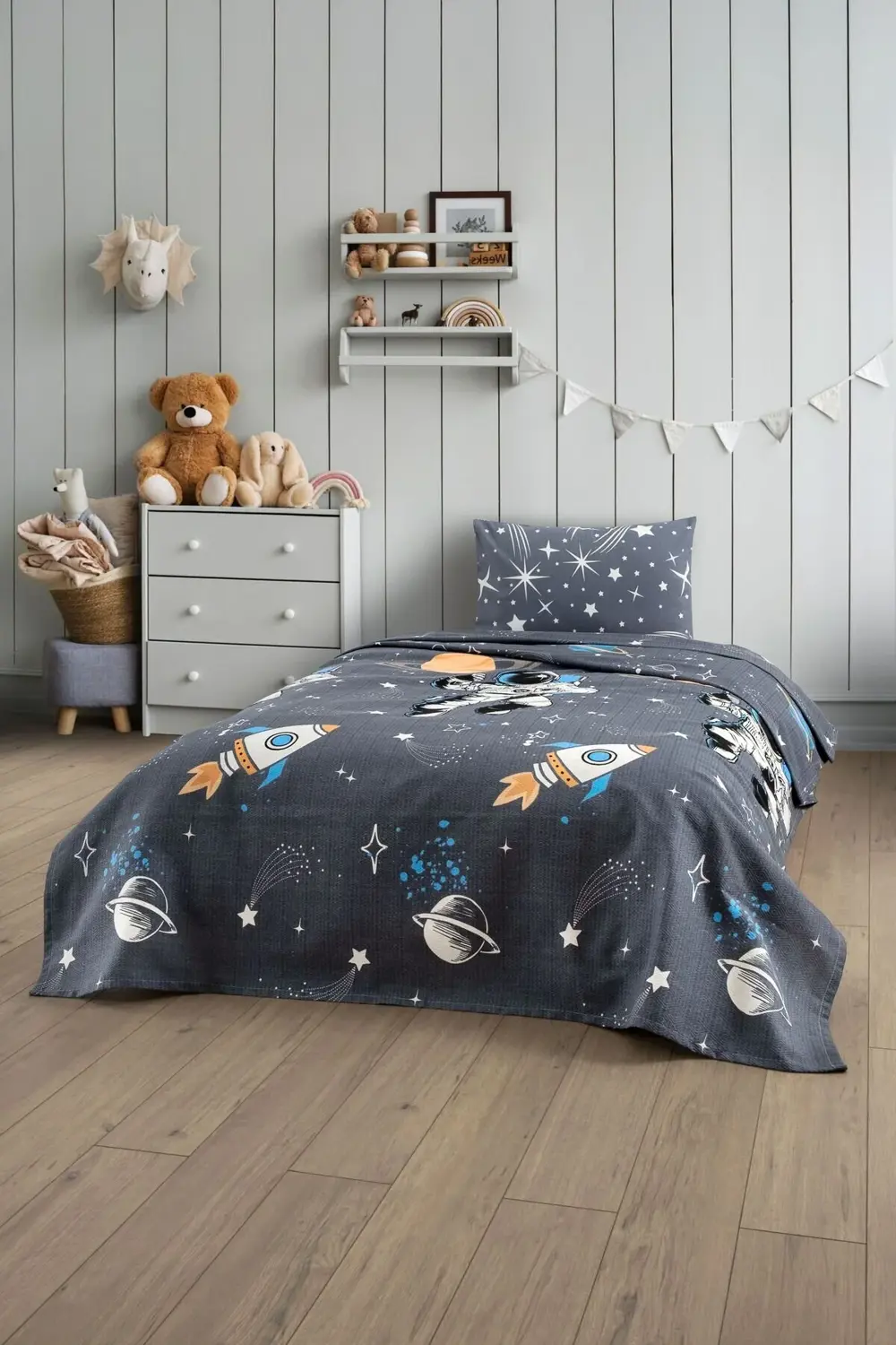 Gofret Detaylı Astronot Baskılı Çocuk-Genç Odası Tek Kişilik Pike