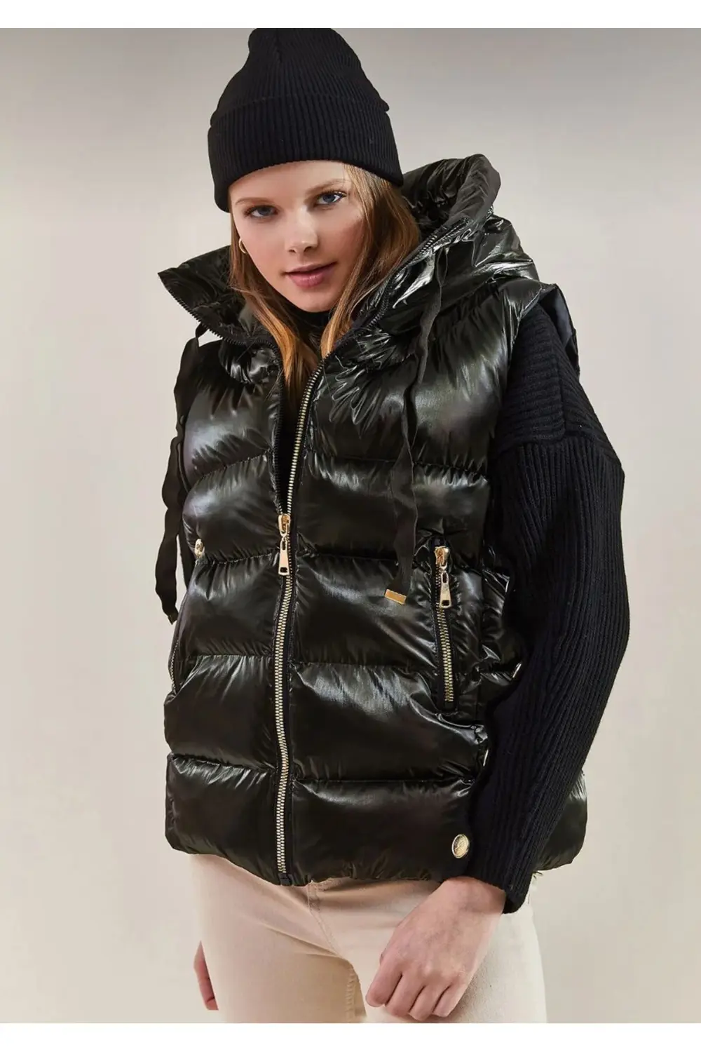 Moda Armanc Gold Fermuarlı Kapüşonlu Siyah Şişme Yelek