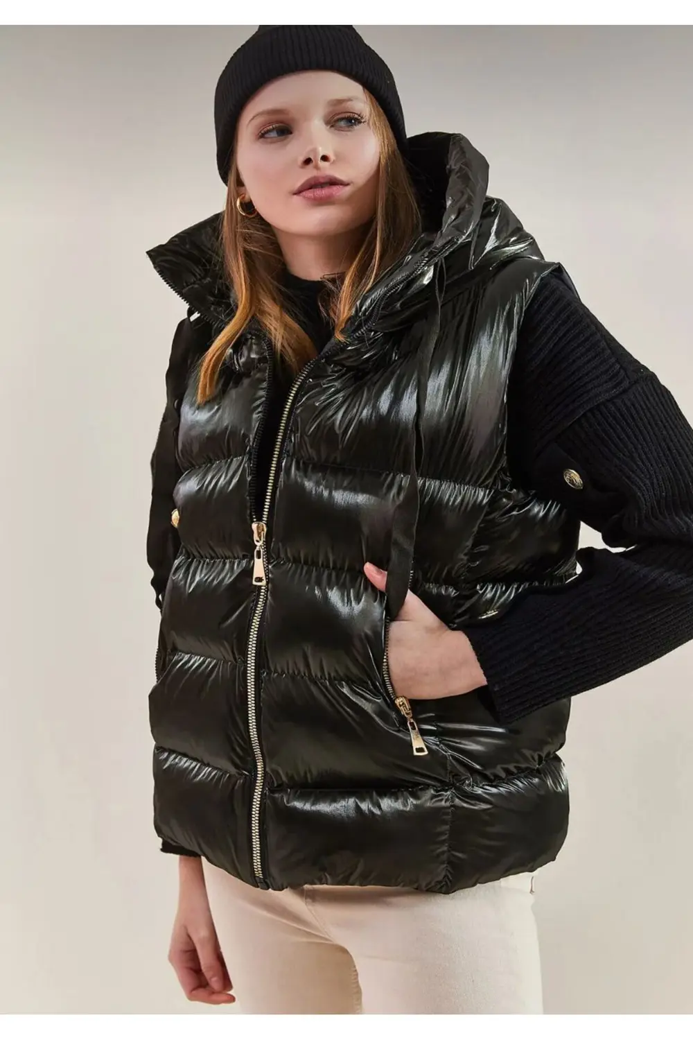 Moda Armanc Gold Fermuarlı Kapüşonlu Siyah Şişme Yelek