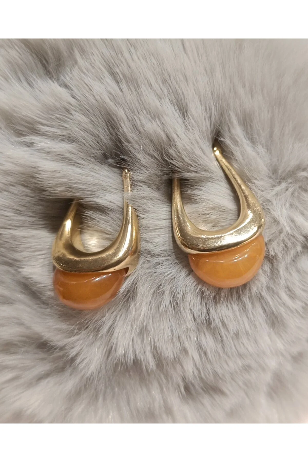 Gold Figürlü Gösterişli Küpe