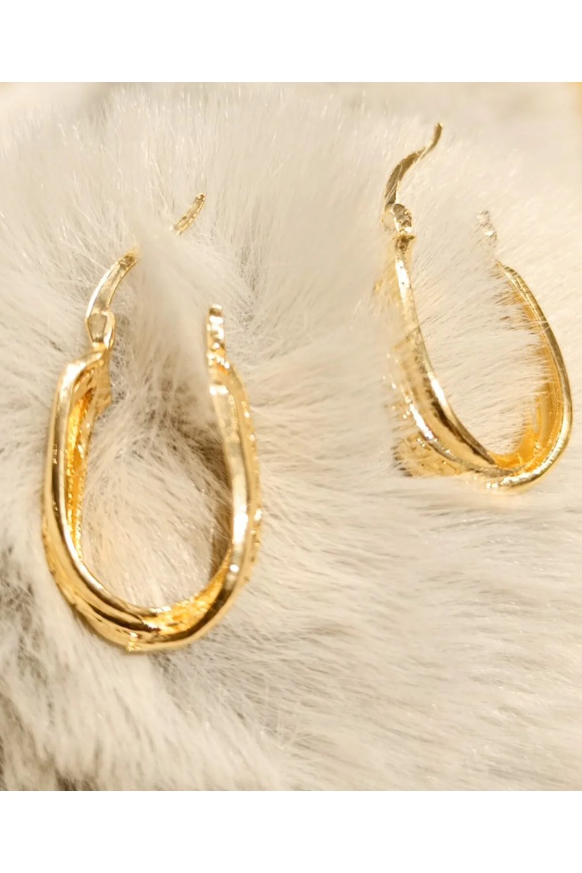 Gold Gösterişli Klips Küpe