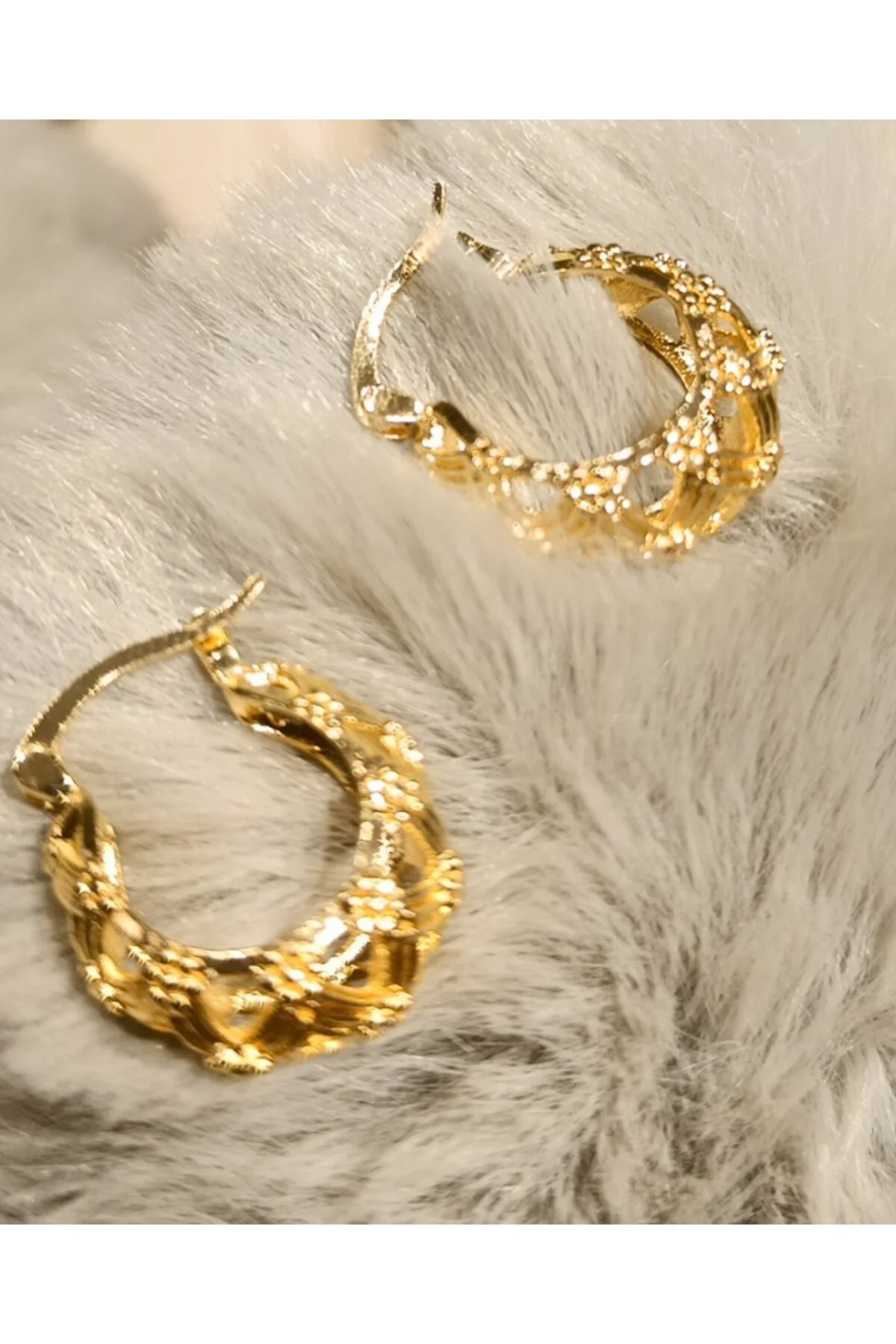 Gold Gösterişli Klips Küpe