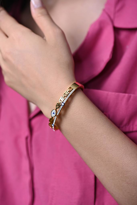 GOLD HAMUR ŞAMBALA ZİRKON TAŞ NAZAR BONCUĞU VE LALE DETAY KELEPÇE