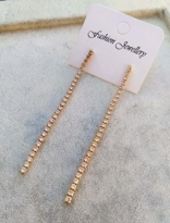 GOLD KAPLAMA TEK SIRA SWAROSKİ TAŞ SU YOLU ABİYE KÜPE-STK114