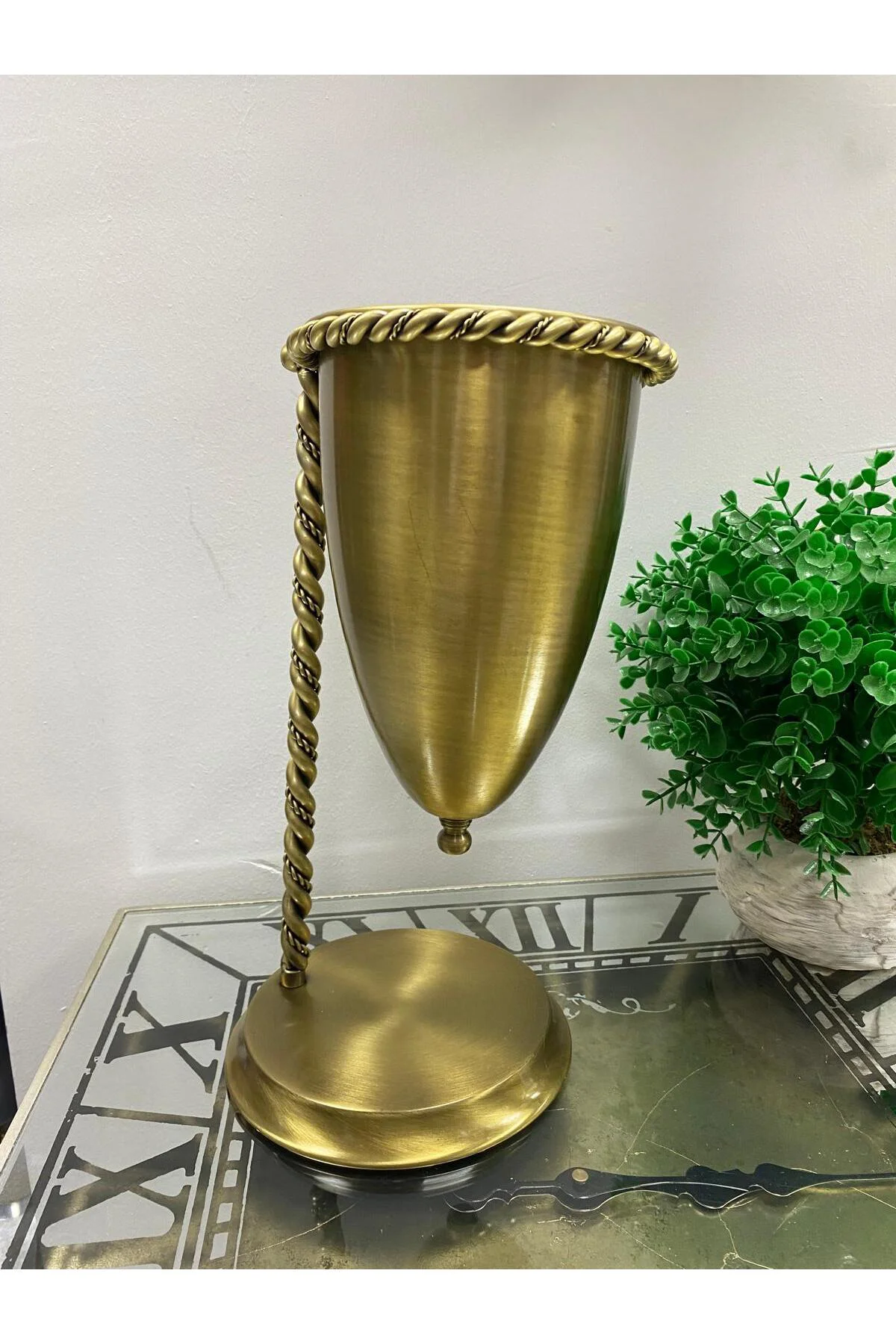 Gold Metal Halat Modeli Standlı Vazo Çiçeklik Saksı 34 cm Gold Metal Halat Modeli Standlı Vazo Çiçeklik Saksı 34 cm