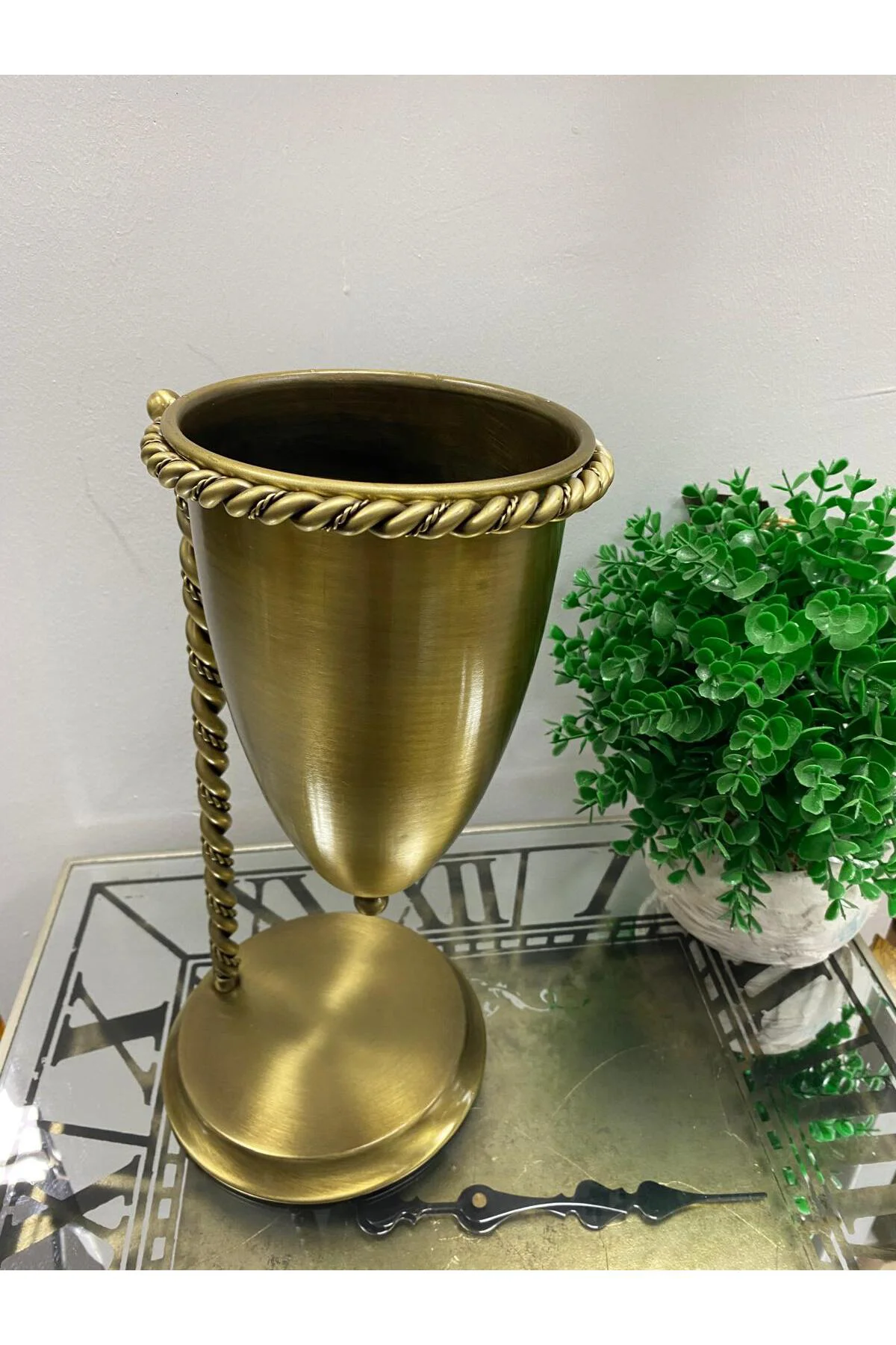 Gold Metal Halat Modeli Standlı Vazo Çiçeklik Saksı 34 cm Gold Metal Halat Modeli Standlı Vazo Çiçeklik Saksı 34 cm
