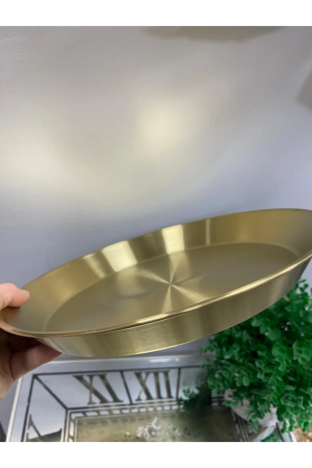 Gold Metal Paslanmaz Çelik Orta Servis Sunum Tabağı 27x3cm Gold Metal Paslanmaz Çelik Orta Servis Sunum Tabağı 27x3cm