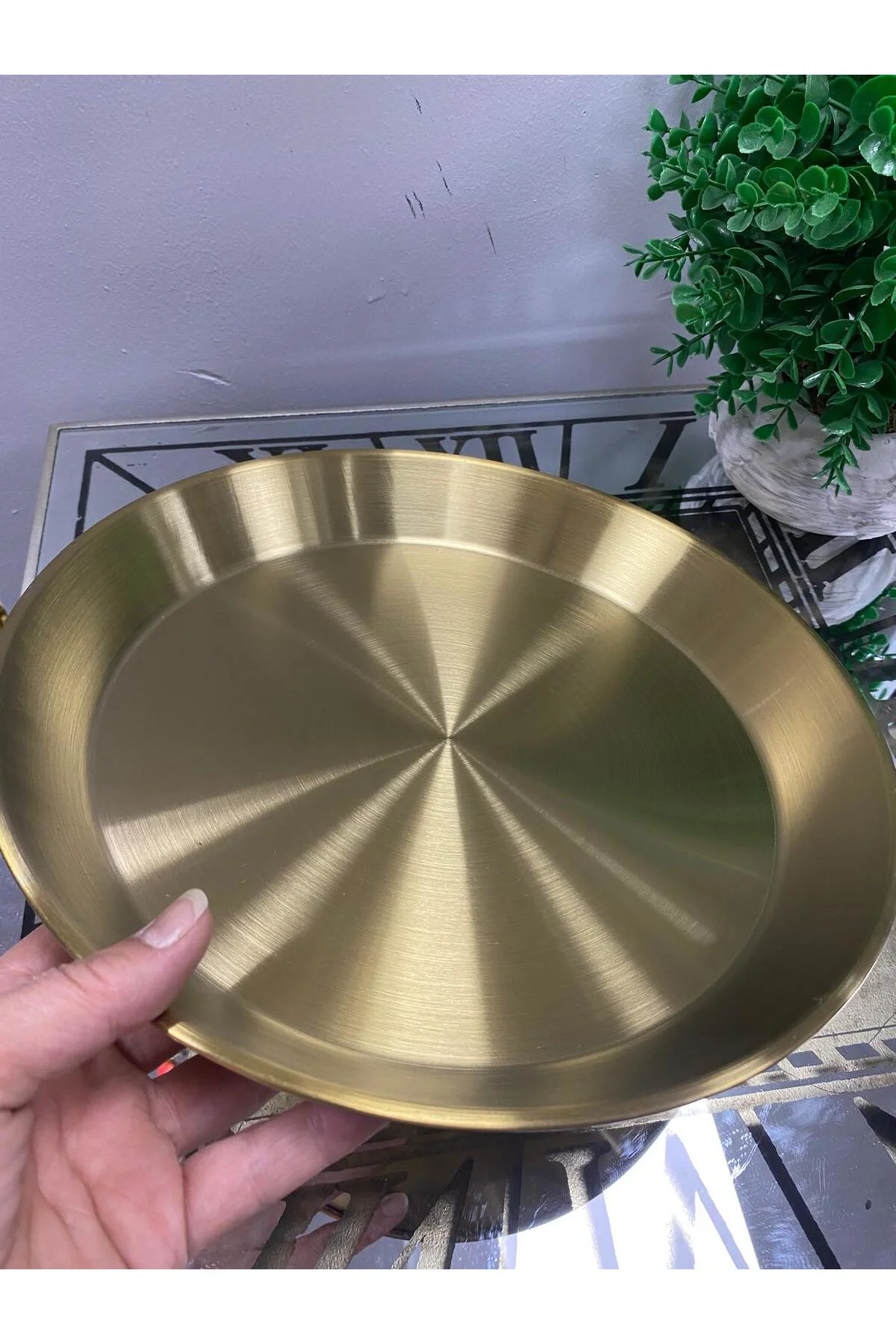 Gold Metal Paslanmaz Çelik Orta Servis Sunum Tabağı 29x3cm Gold Metal Paslanmaz Çelik Orta Servis Sunum Tabağı 29x3cm