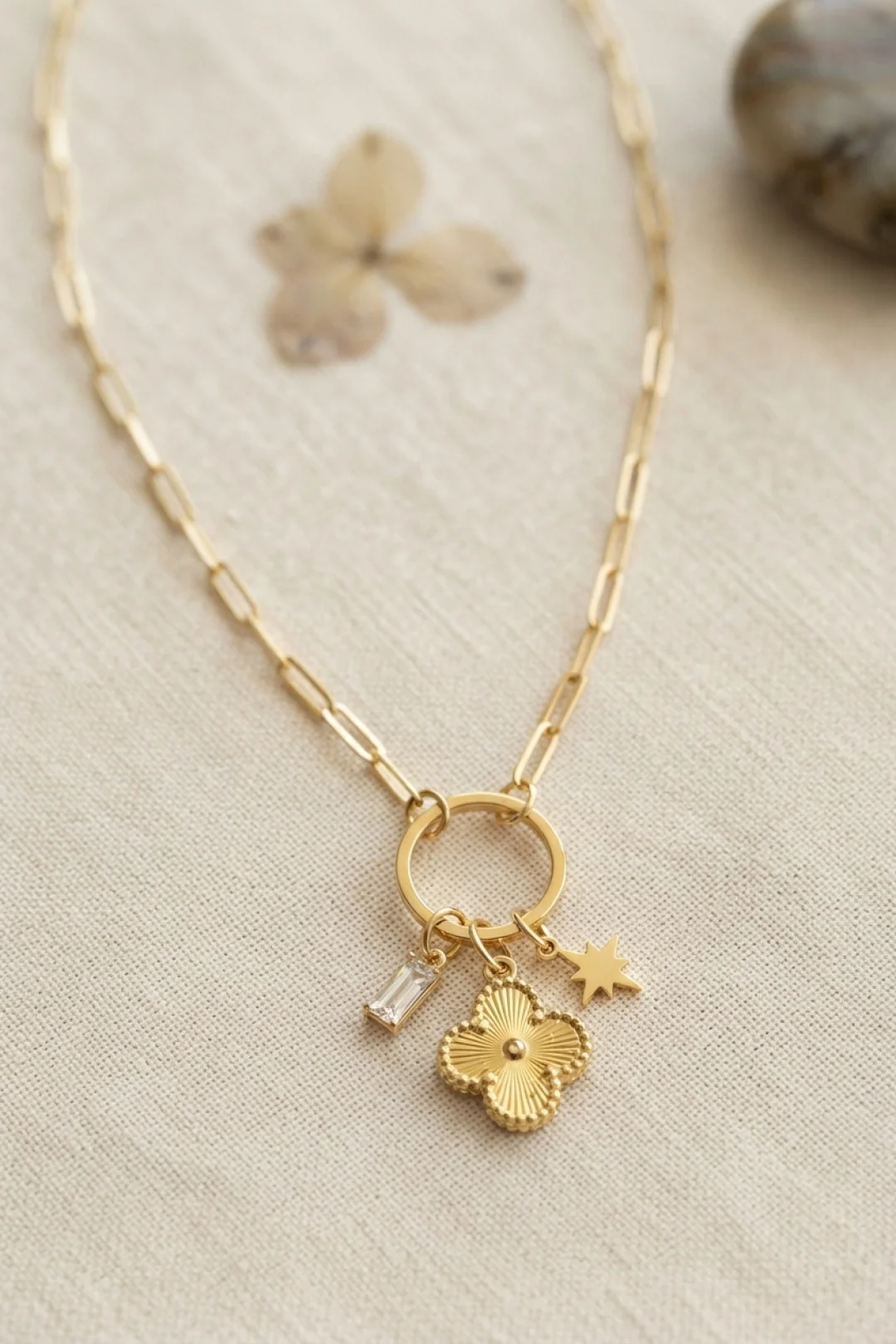 Gold Renk Ataç Zincir Yonca Model Kadın Kolye TJ-BKO11208 Gold Renk Ataç Zincir Yonca Model Kadın Kolye TJ-BKO11208
