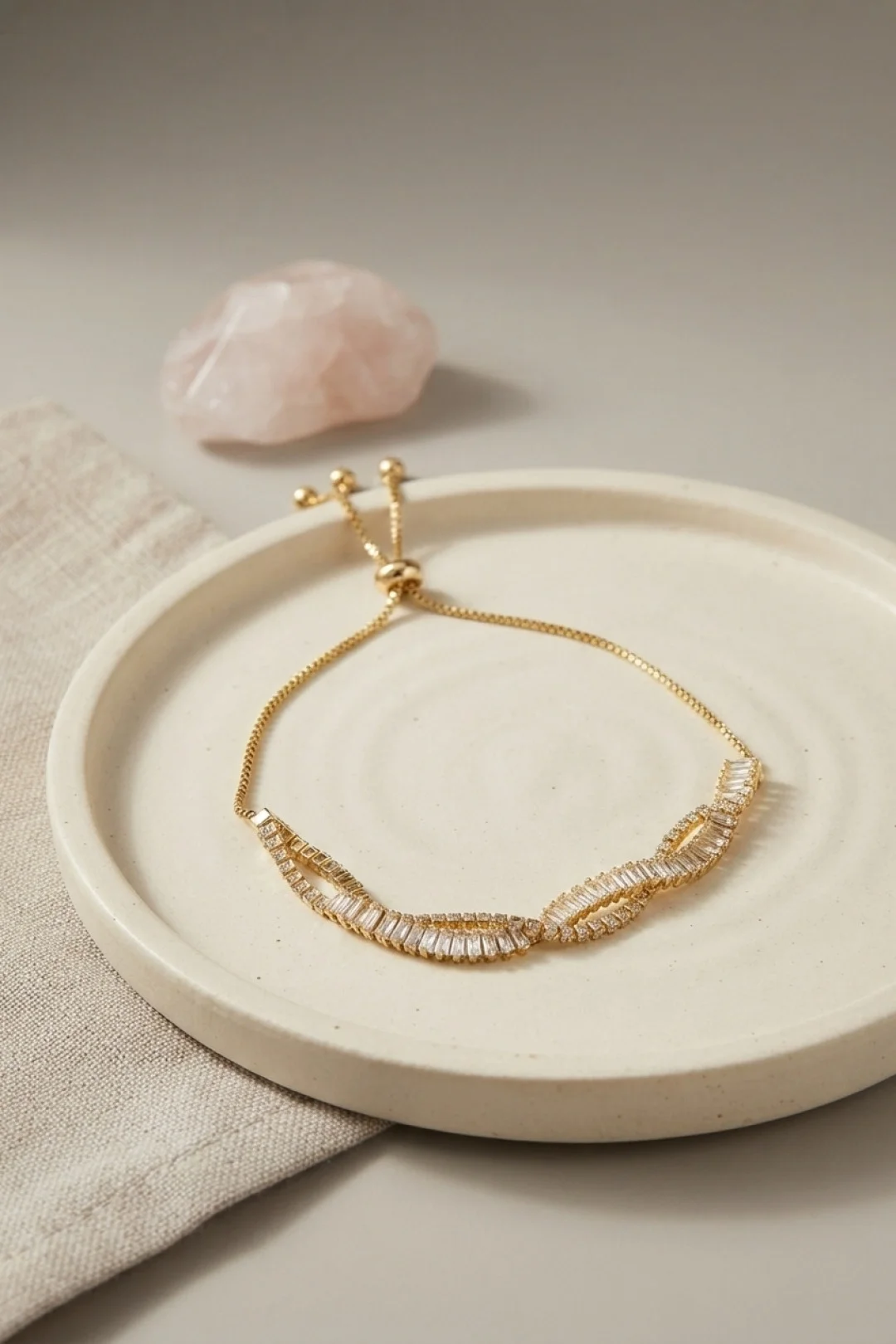 Gold Renk Baget Zirkon Taşlı Sarmal Model Pirinç Asansör Bileklik