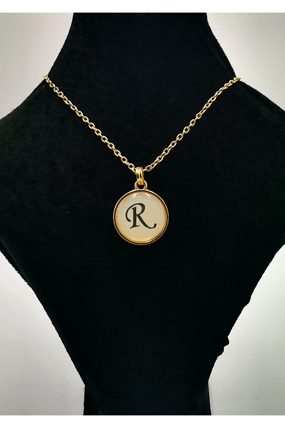 Gold Renk Büyük Boy Kararmaz ''R'' Harfli Kolye