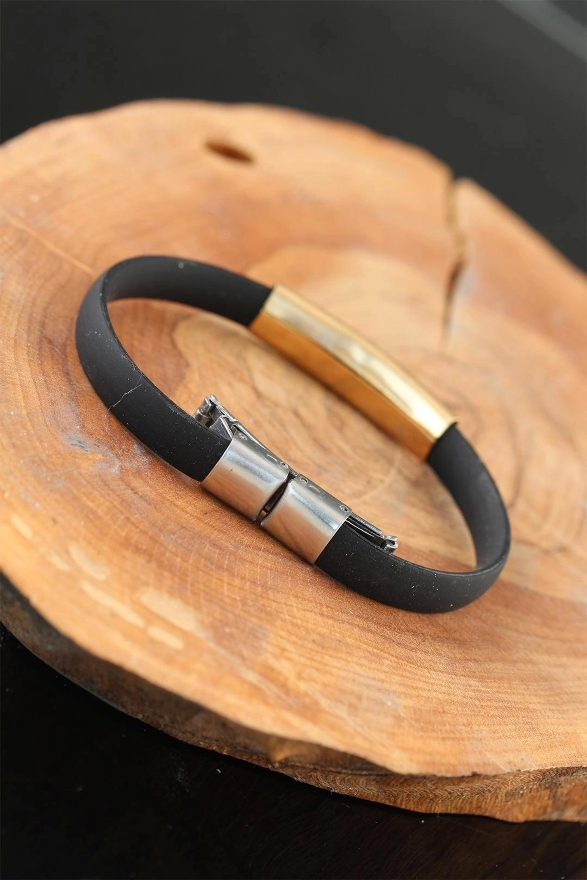 Butik Gold Renk Çelik Yıldızlı Tasarım Siyah Renk Silikon Erkek Bilekli