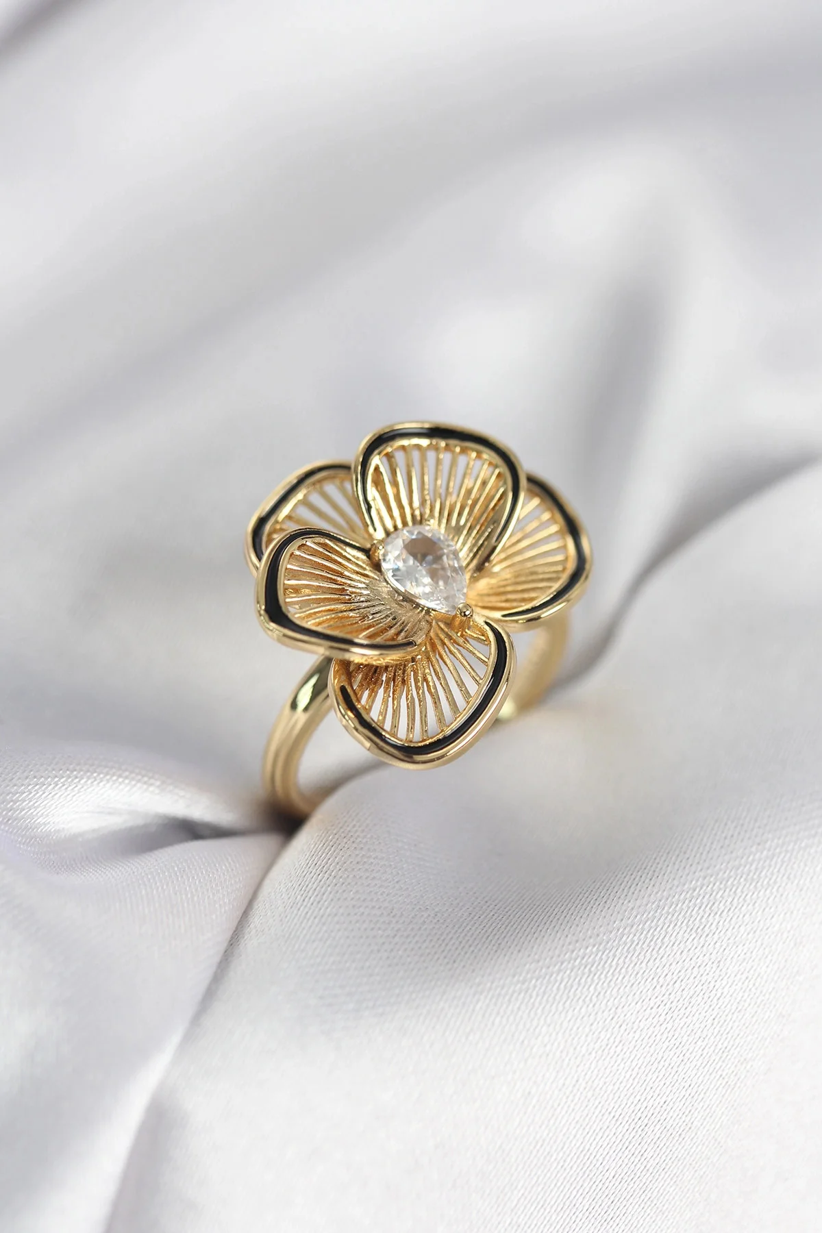 Gold Renk Çiçek Model Vintage Kadın Yüzük