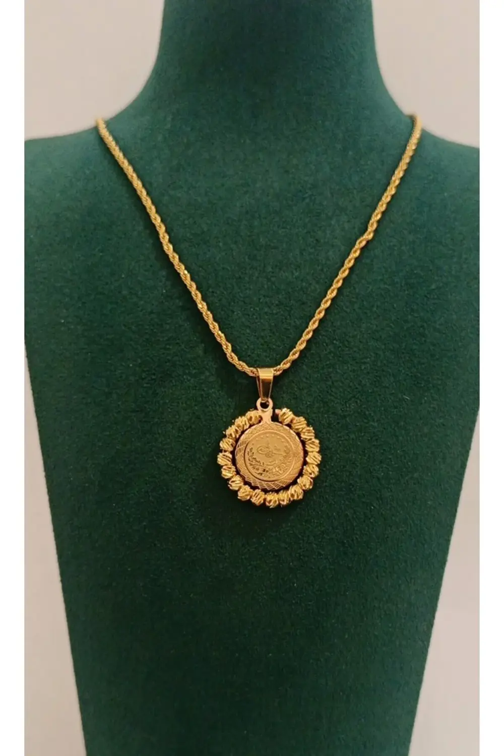 Gold Renk Figürlü Altın Görünüm Kolye