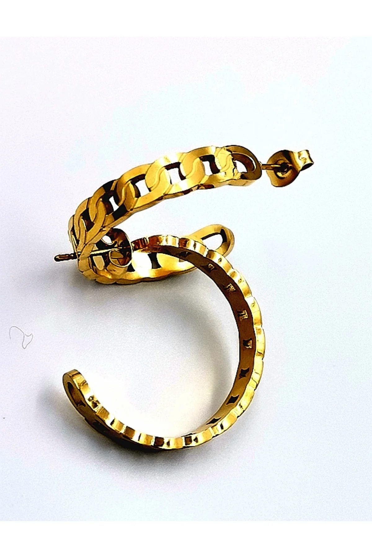 Gold Renk Figürlü Çelik Küpe