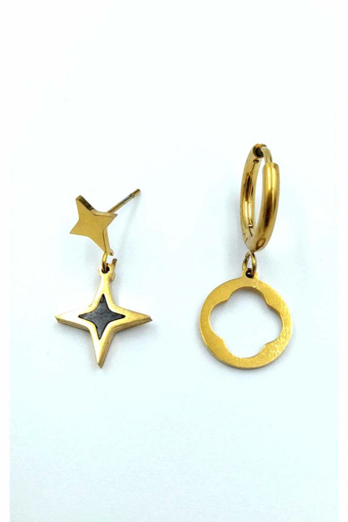 Gold Renk Figürlü Çelik Küpe