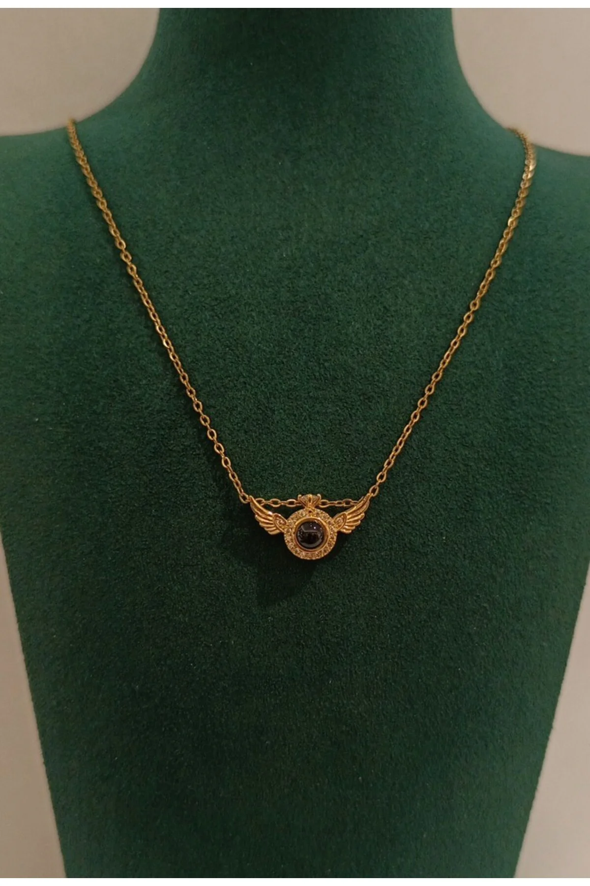 Gold Renk Kanat Figürlü Gösterişli Kolye