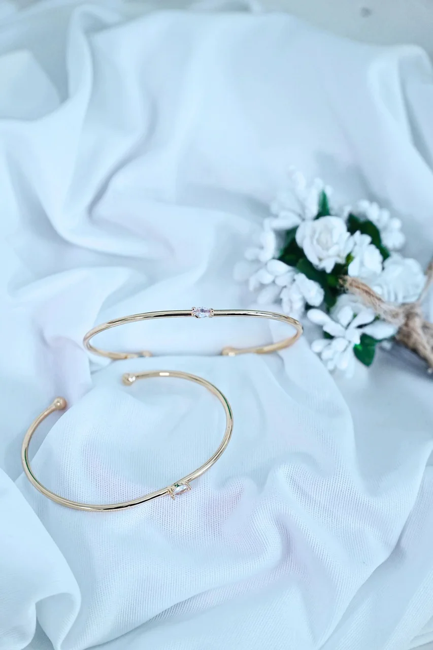 Gold Renk Kelepçe Model Zirkon Taşlı Çelik Bileklik Kaliteli Gold Renk Kelepçe Model Zirkon Taşlı Çelik Bileklik Kaliteli