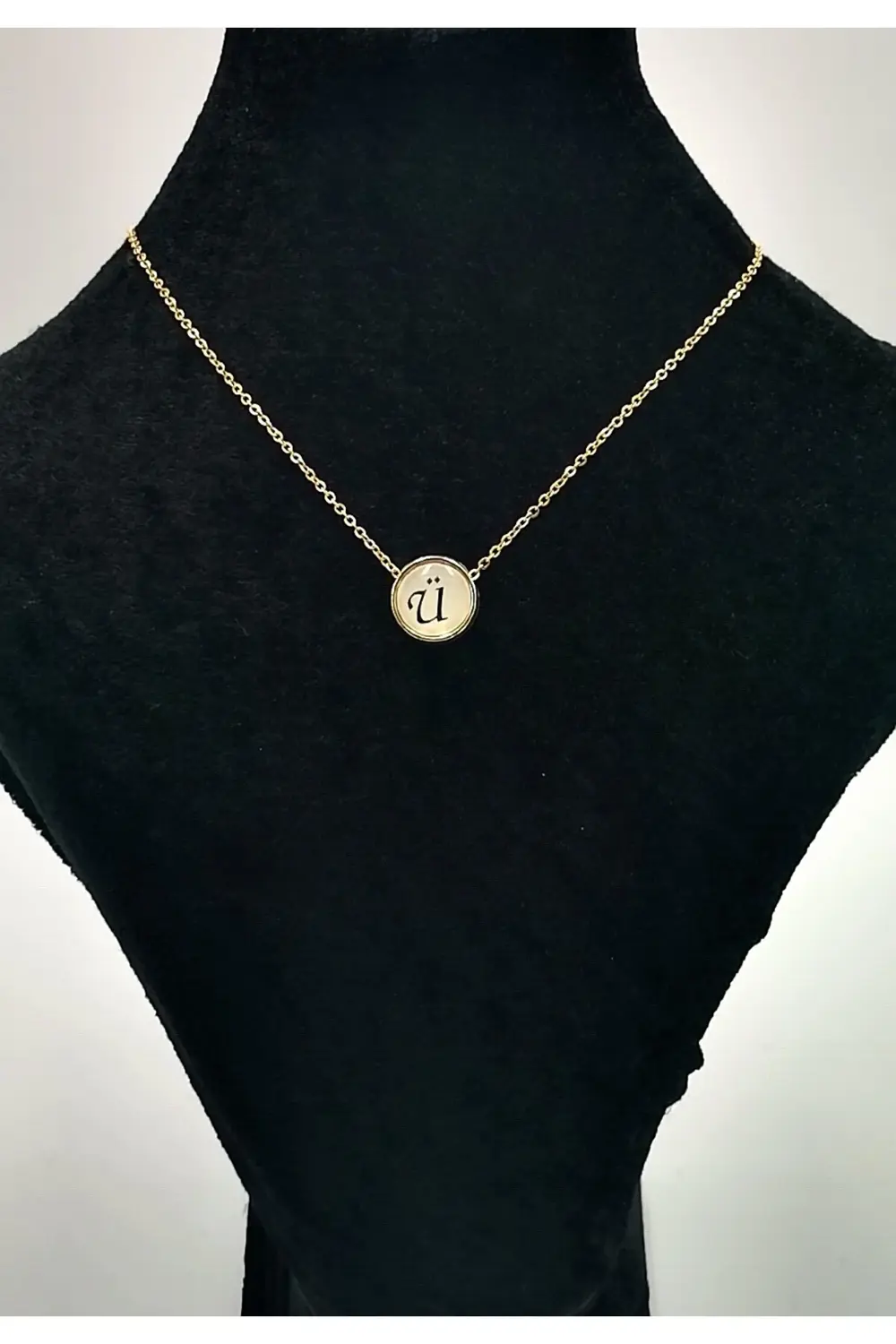 Gold Renk Küçük Boy Kararmaz ''Ü'' Harfli Kolye