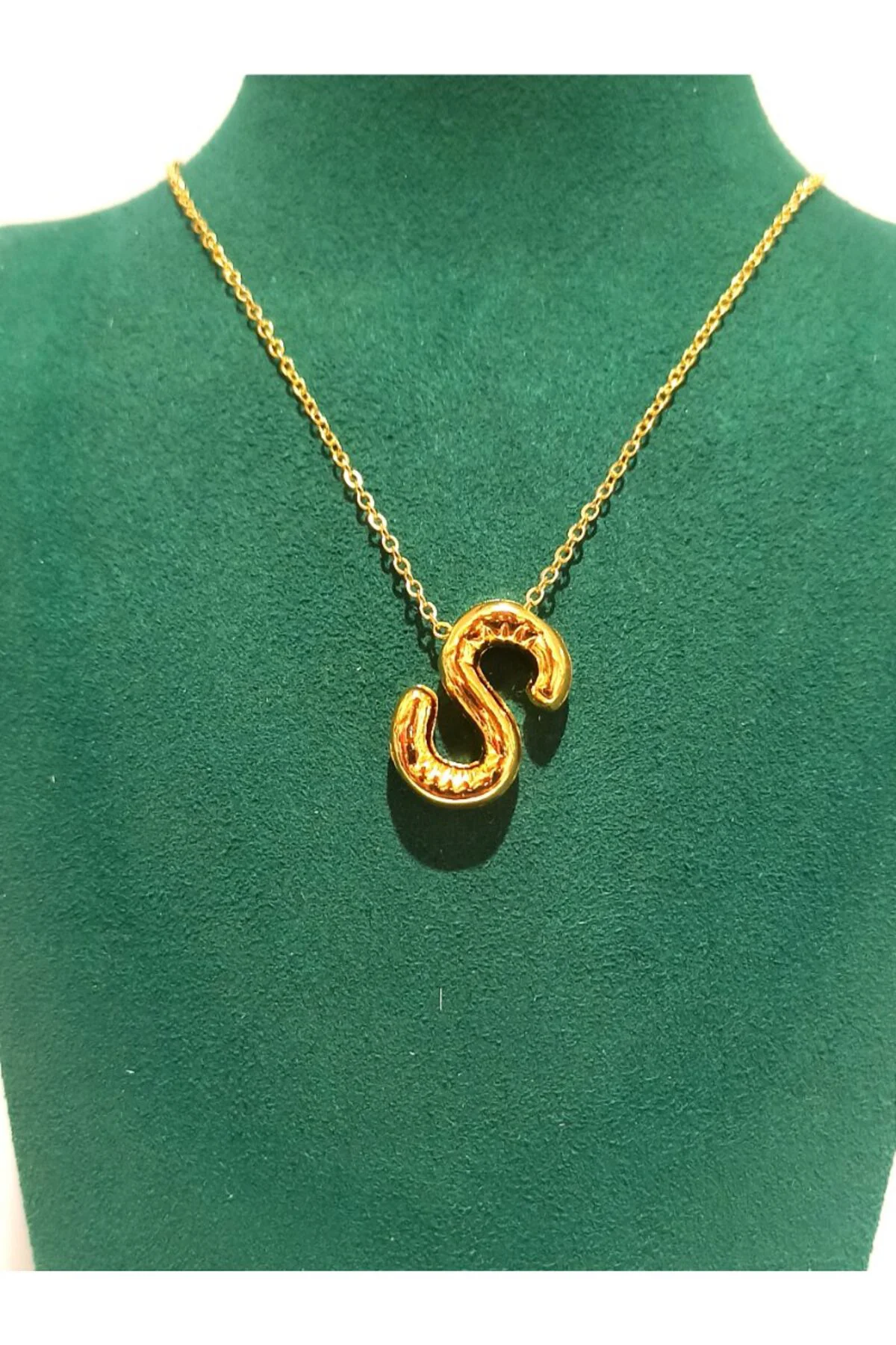 Gold Renk Lüks Figürlü Gösterişli Harf Kolye