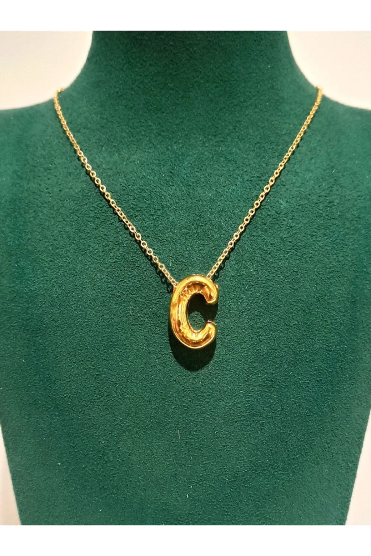 Gold Renk Lüks Figürlü Gösterişli Harf Kolye