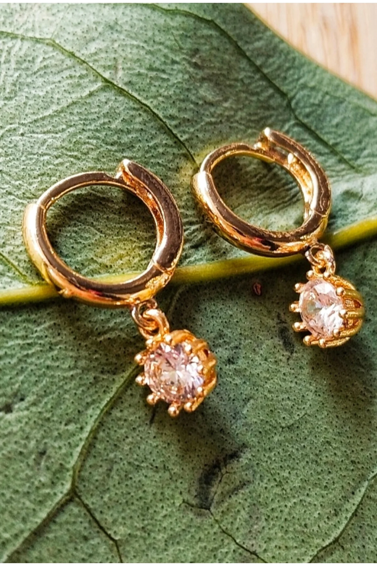 Gold Renk Lüks Gösterişli Figürlü Küpe