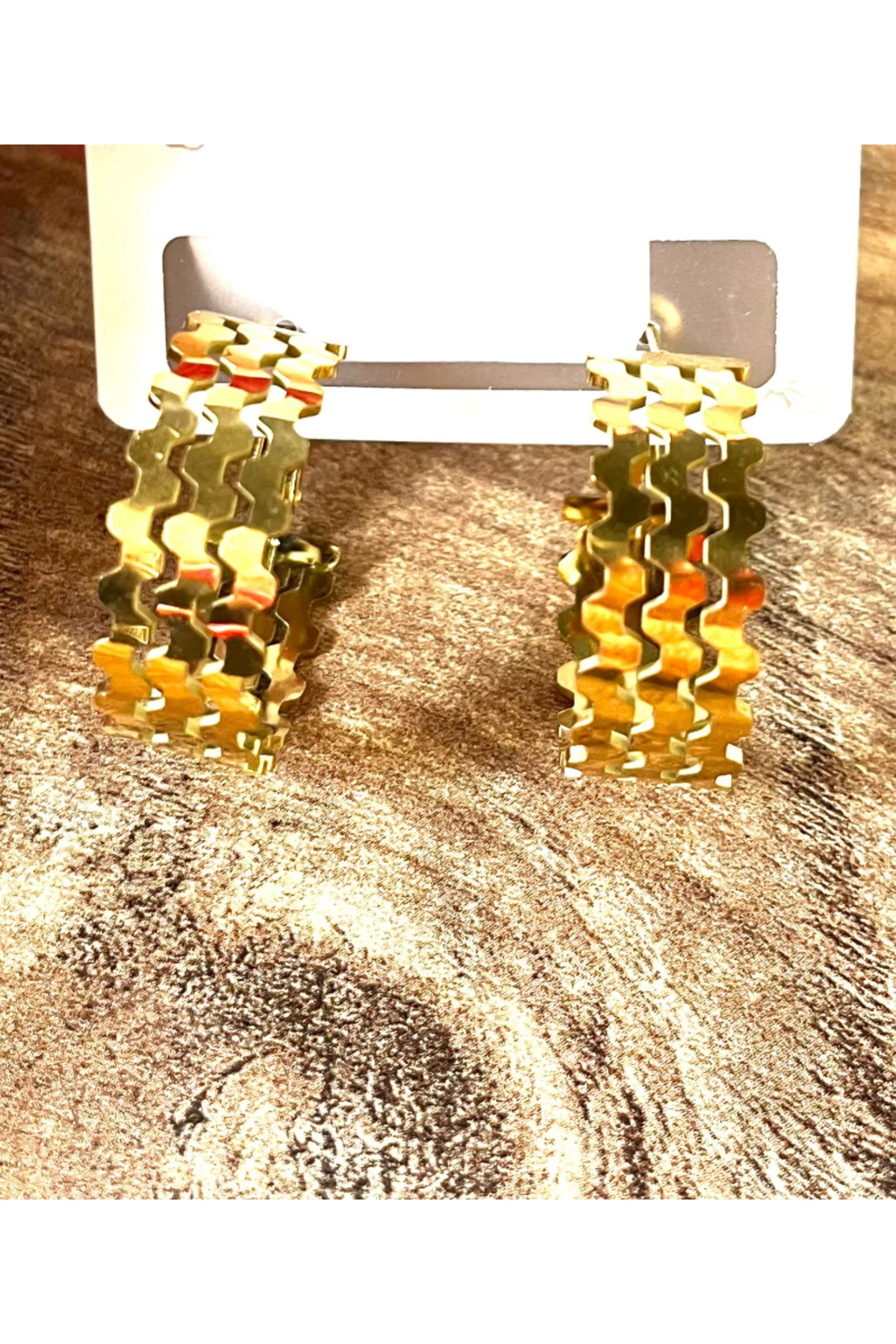 Gold Renk Lüks Gösterişli Figürlü Küpe