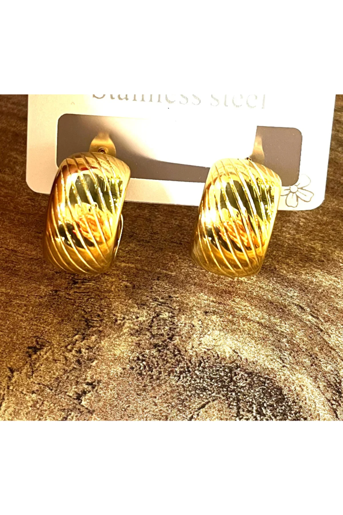 Gold Renk Lüks Gösterişli Figürlü Küpe
