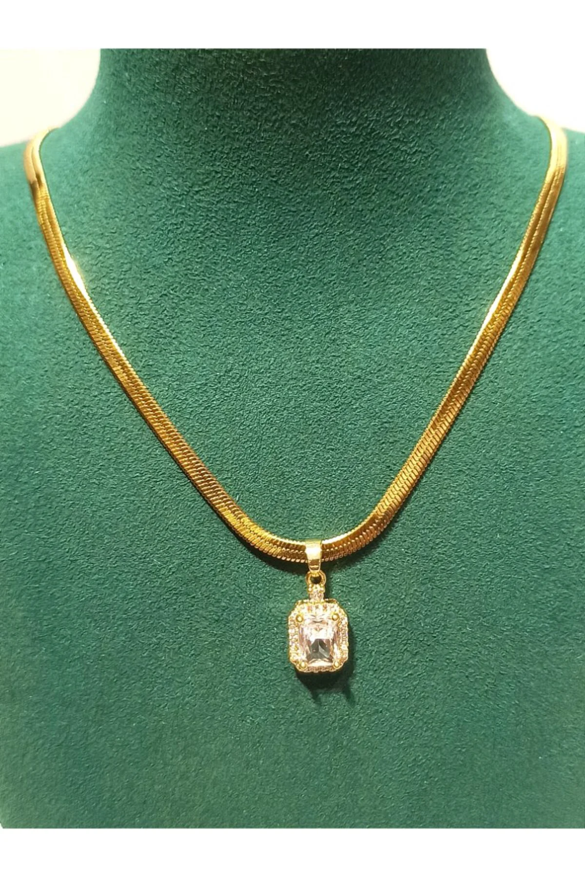 Gold Renk Lüks Gösterişli Figürlü Çelik Kolye