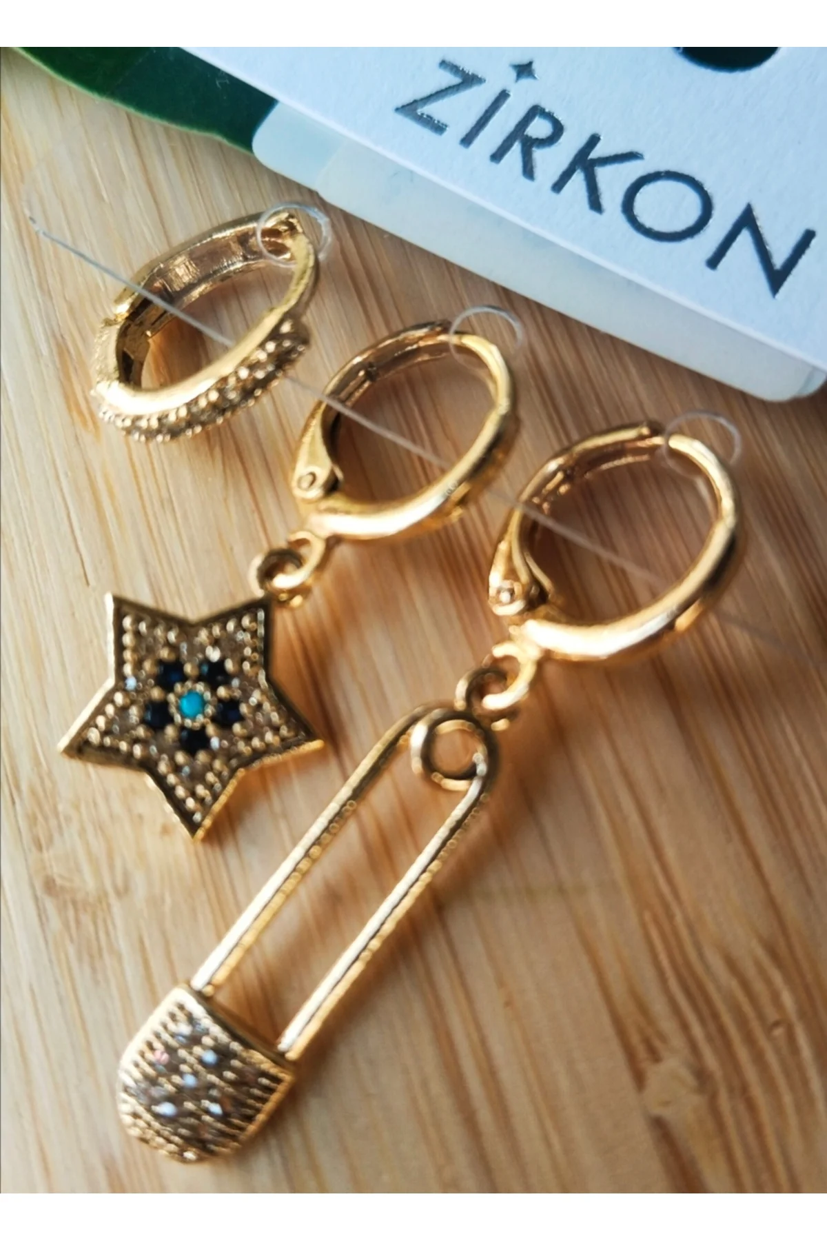 Gold Renk Lüks Gösterişli Figürlü Üçlü Küpe
