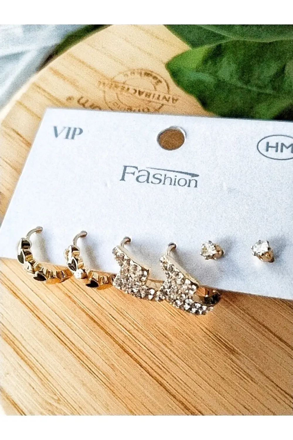 Gold Renk Lüks Gösterişli Figürlü Çoklu Küpe