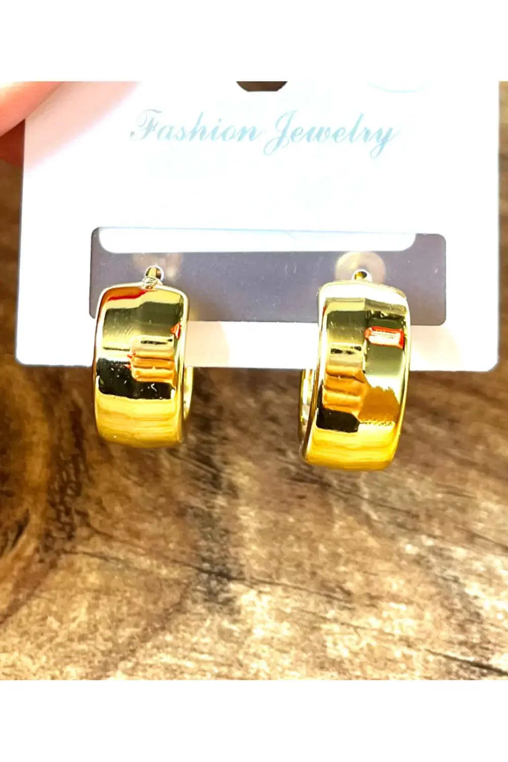 Gold Renk Lüks Gösterişli Figürlü Küçük Küpe